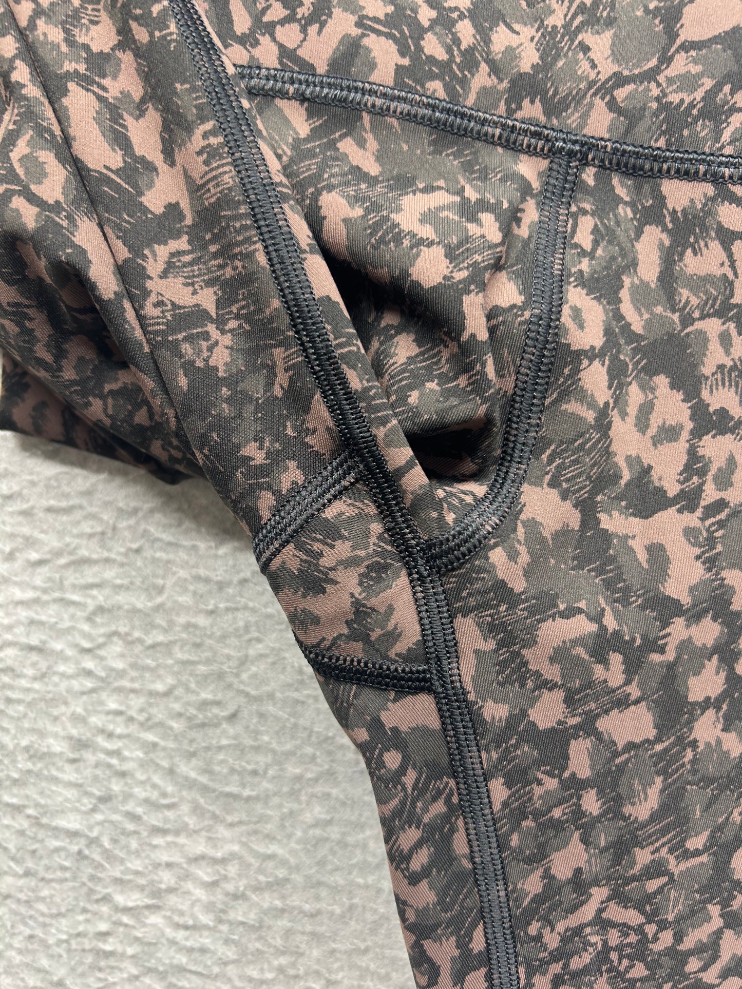 Lululemon Wunder Under High-Rise Tight 28" Luxtreme Size 4 Wild Thing Camo Brown Earth Multi