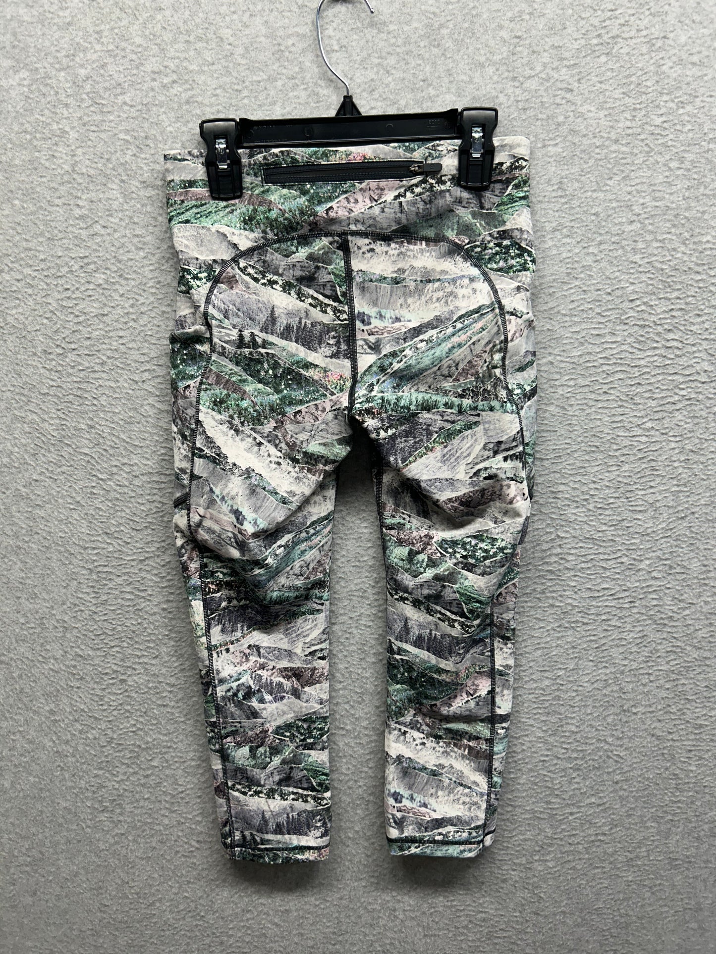 Lululemon Speed Up Crop 21" Size 4 Springscape Multi
