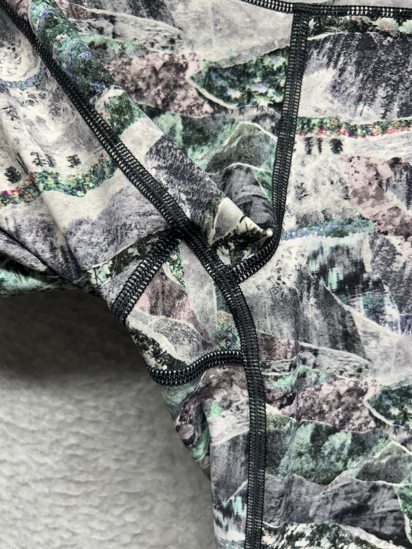 Lululemon Speed Up Crop 21" Size 4 Springscape Multi
