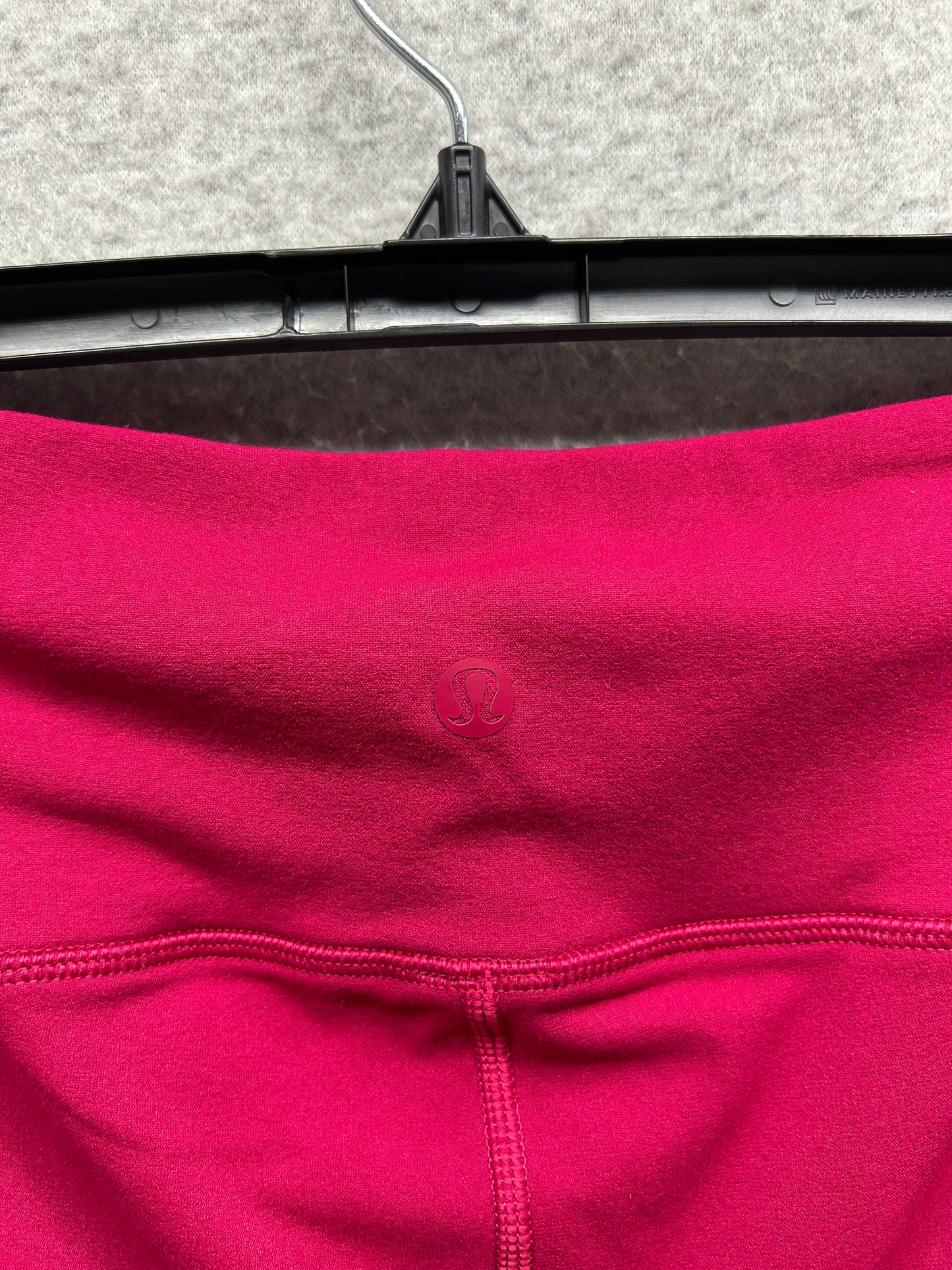 Lululemon Reveal Tight Interconnect 25" Size 6 Ruby Red