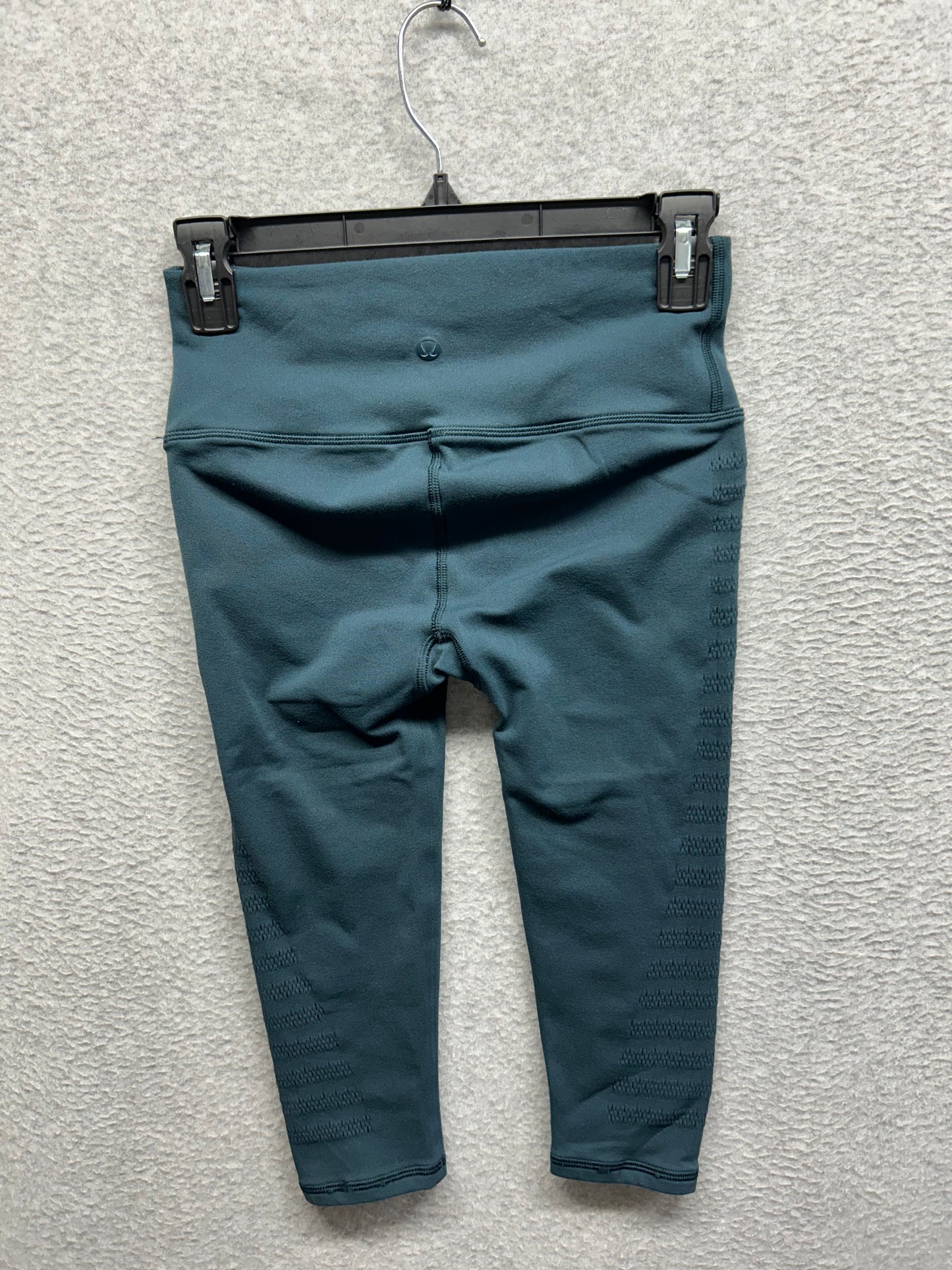 Lululemon Reveal Crop Stripes 17" Size 6 Submarine