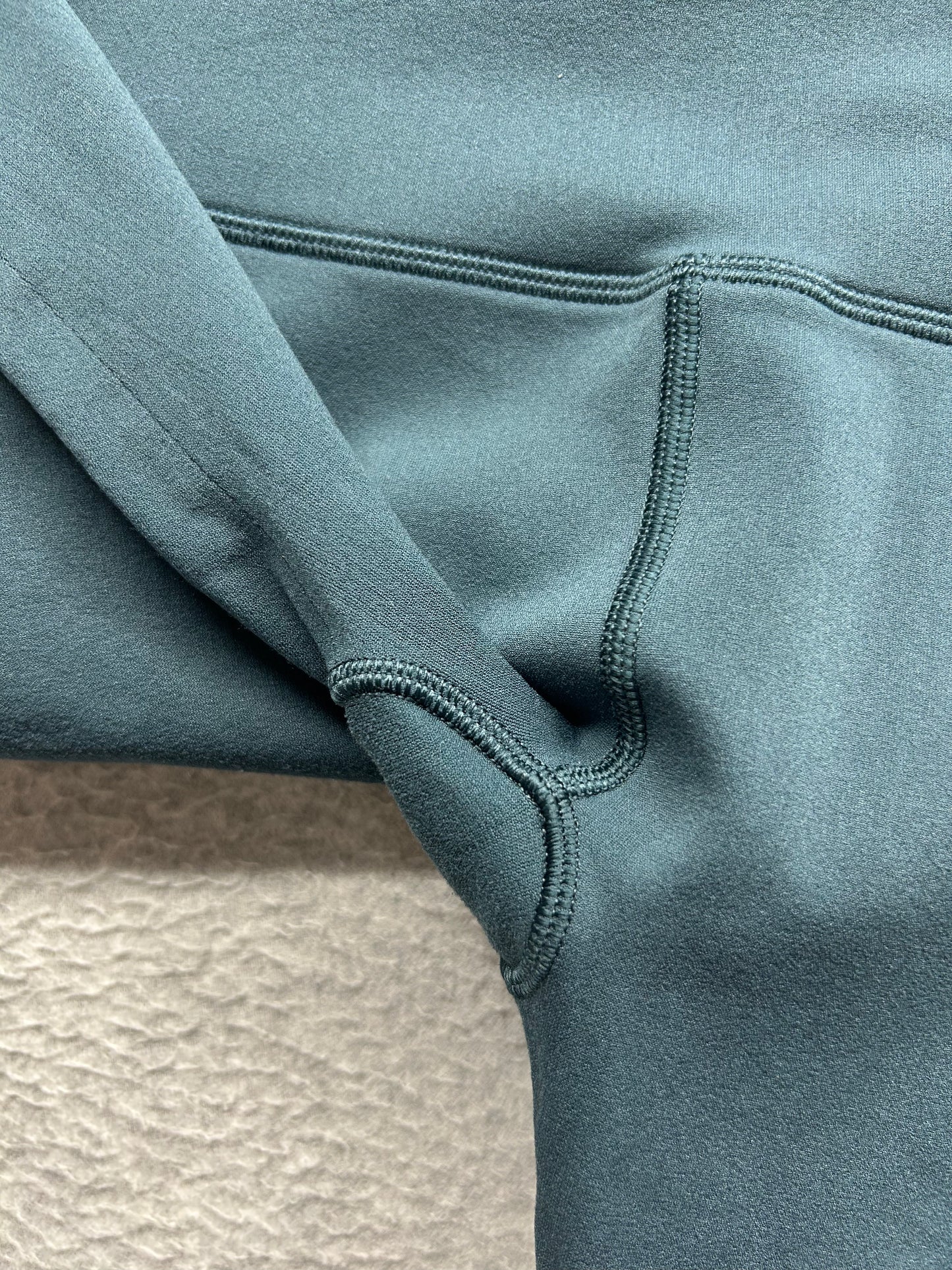 Lululemon Reveal Crop Stripes 17" Size 6 Submarine