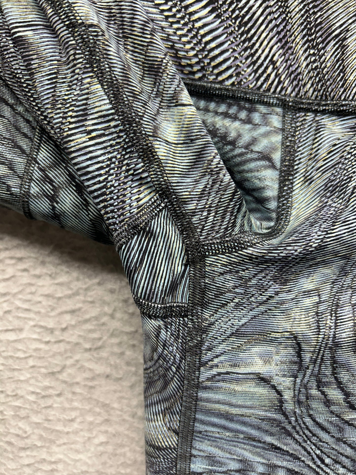 Lululemon Fast and Free High Rise Crop 23" Size 6 Dimensional Icing Blue Multi