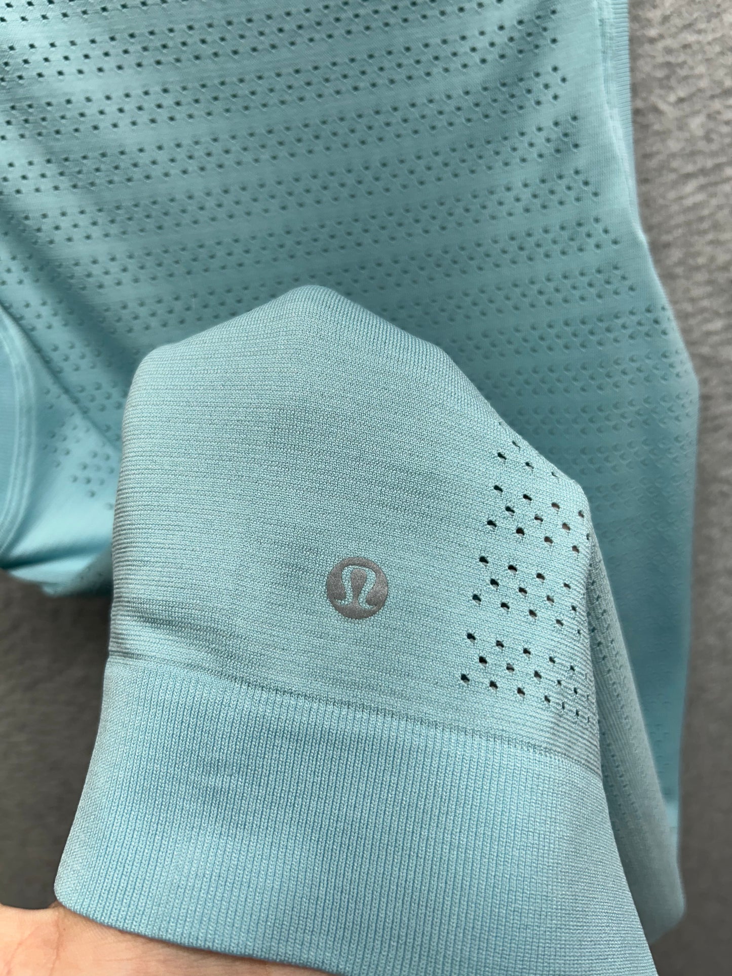 Lululemon Breeze By Muscle Tank II Size 4 Blue