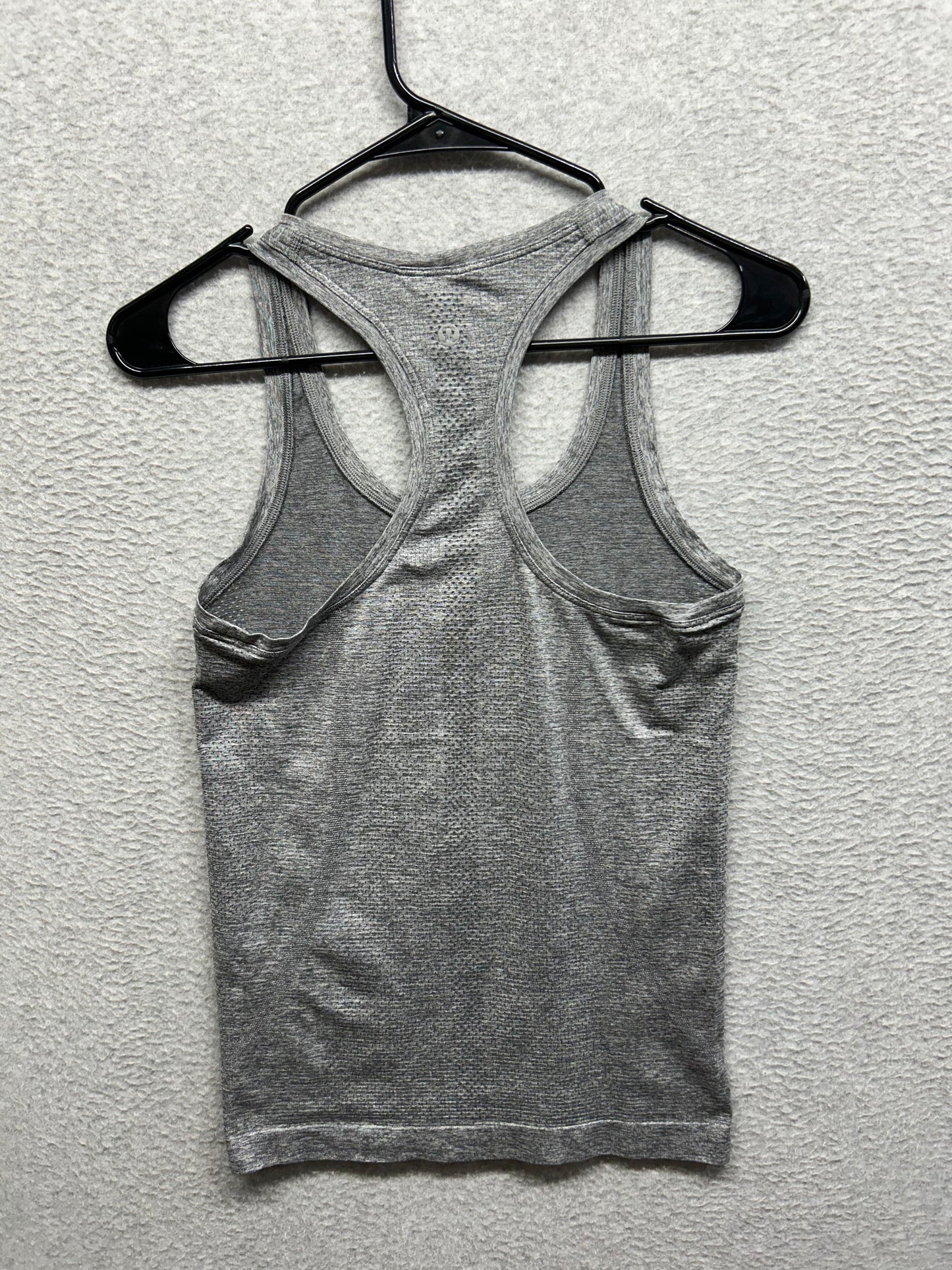 Lululemon Swiftly Tech Racerback 2.0 Race Length Size 4 Graphite Grey