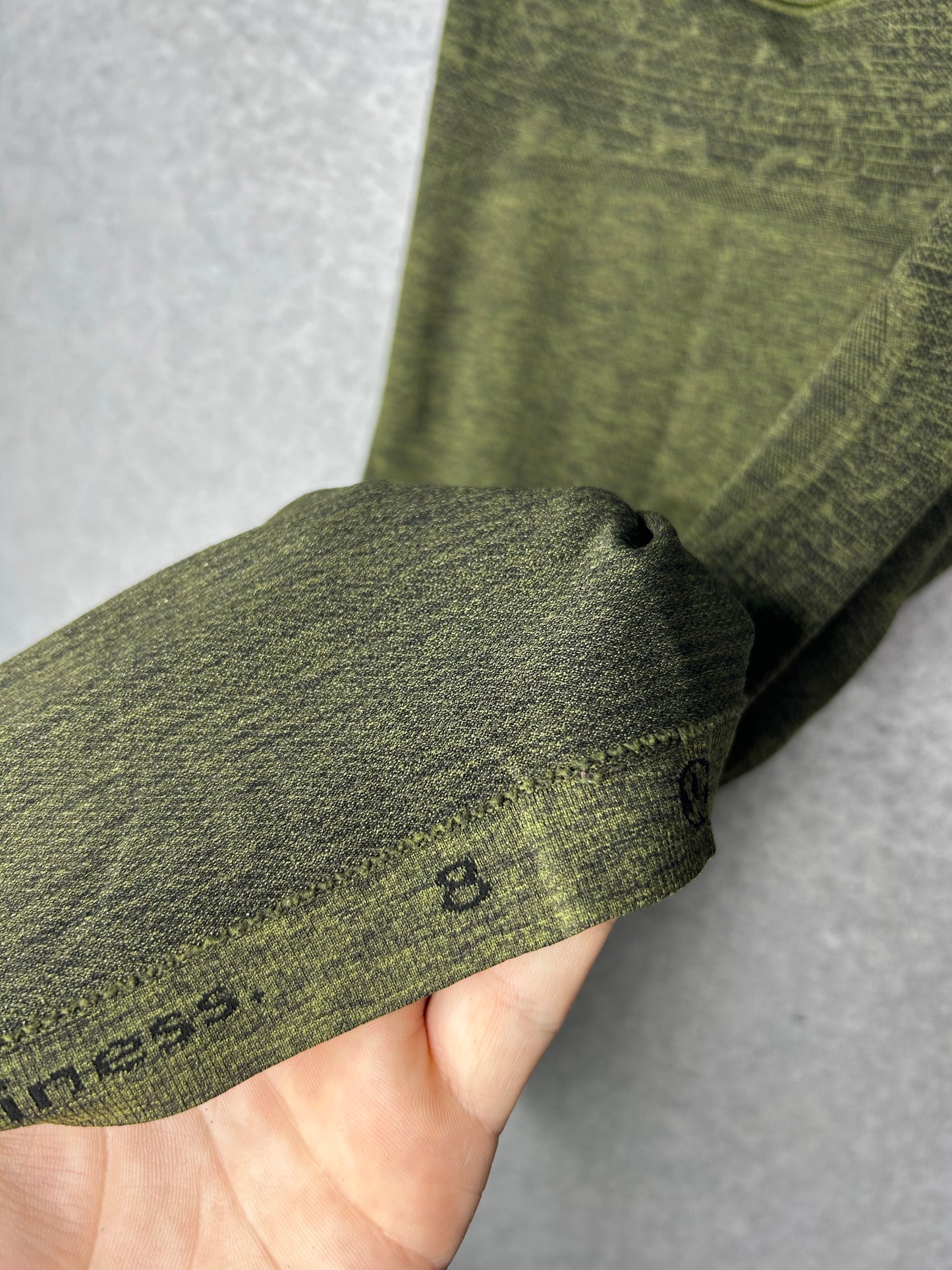 Lululemon Swiftly Tech Racerback Size 8 Black / Brave Olive