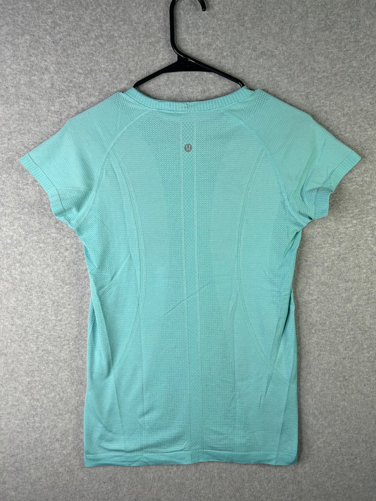 Lululemon Run: Swiftly Tech Short Sleeve Size 8 Menthol