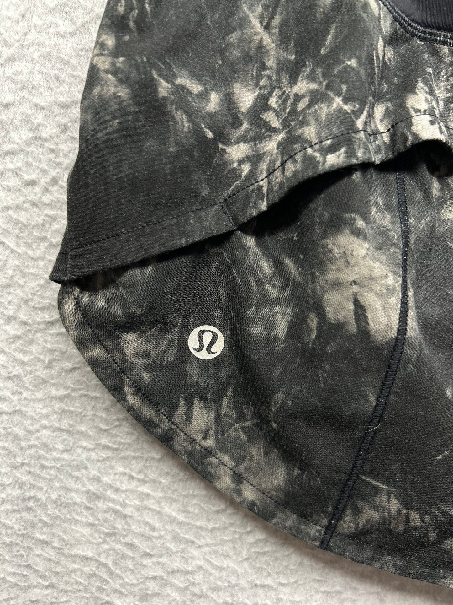 Lululemon Speed Up Low-Rise Short 2.5" Size 4 Aquila Black Multi