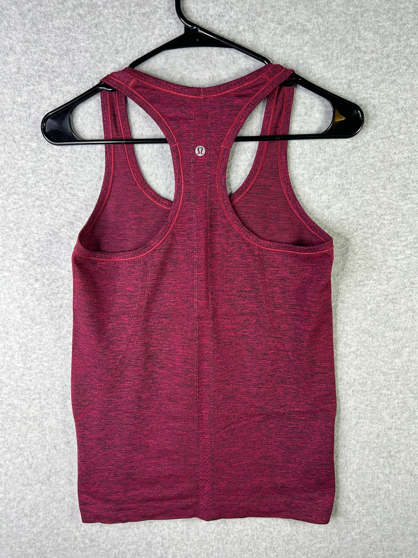 Lululemon Swiftly Tech Racerback Size 6 Black / True Red Heathered
