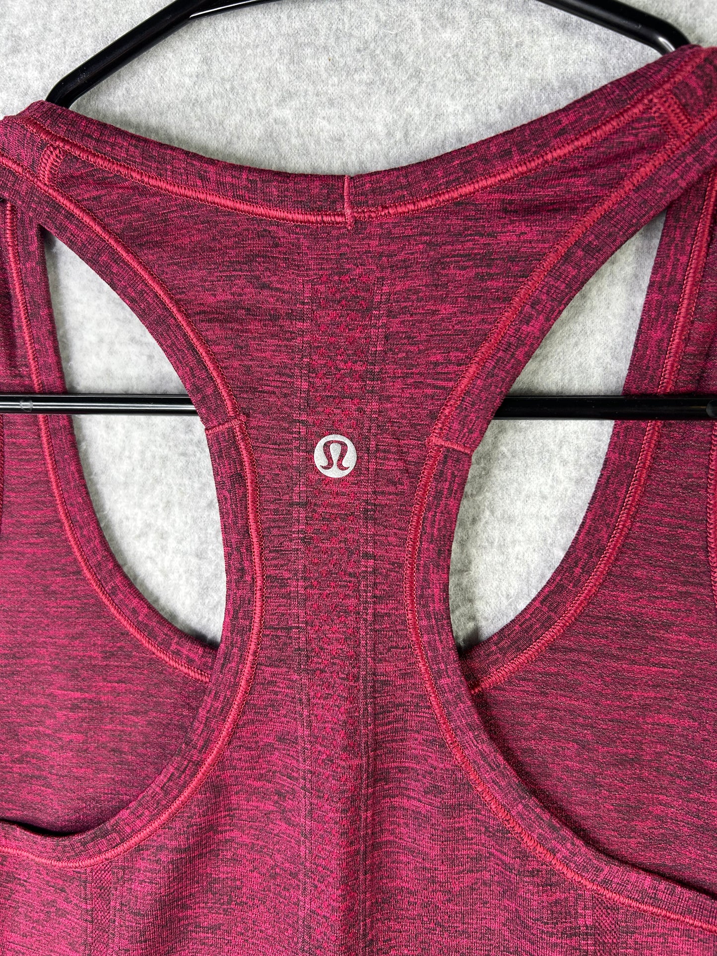 Lululemon Swiftly Tech Racerback Size 6 Black / True Red Heathered