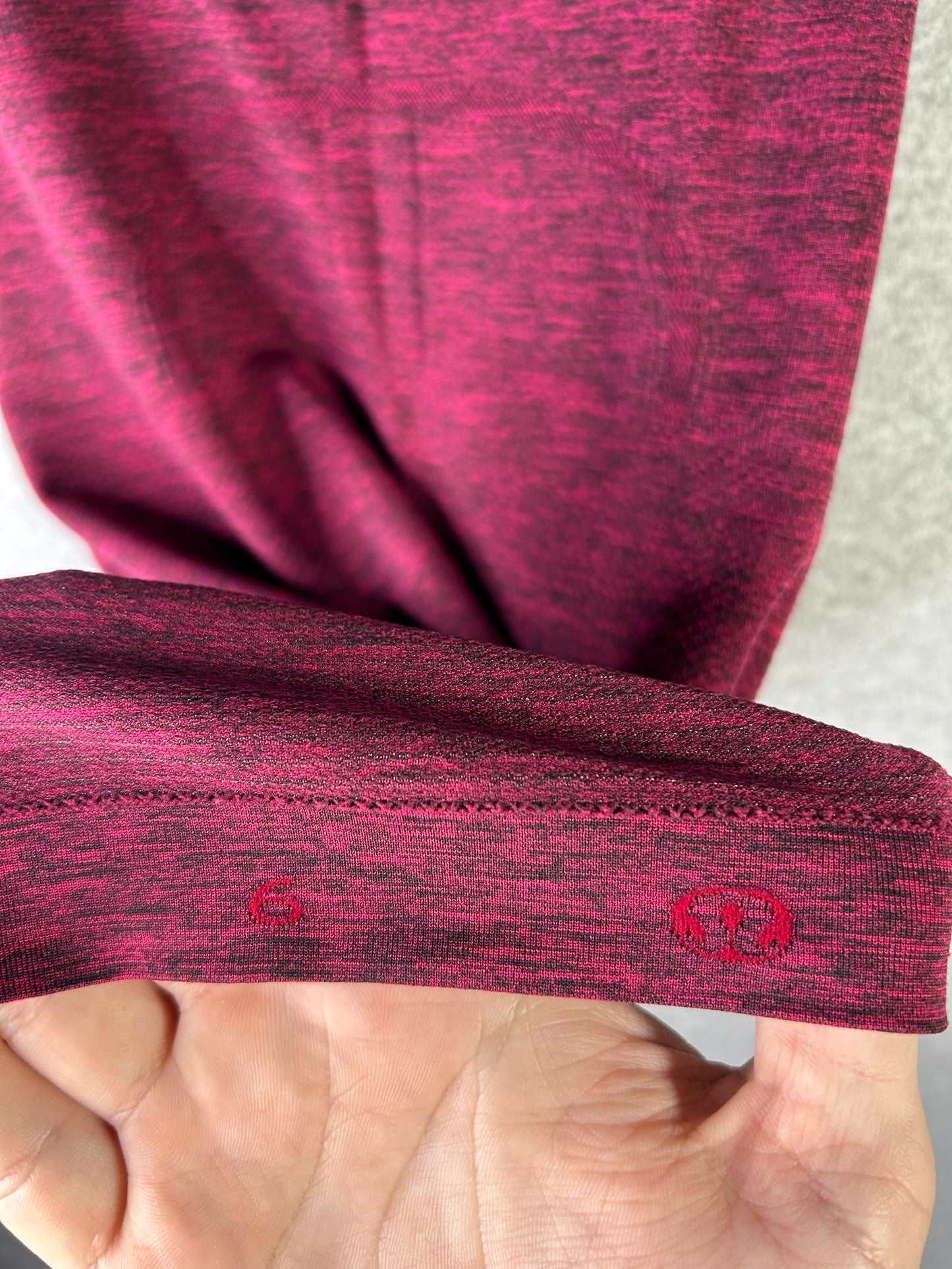 Lululemon Swiftly Tech Racerback Size 6 Black / True Red Heathered
