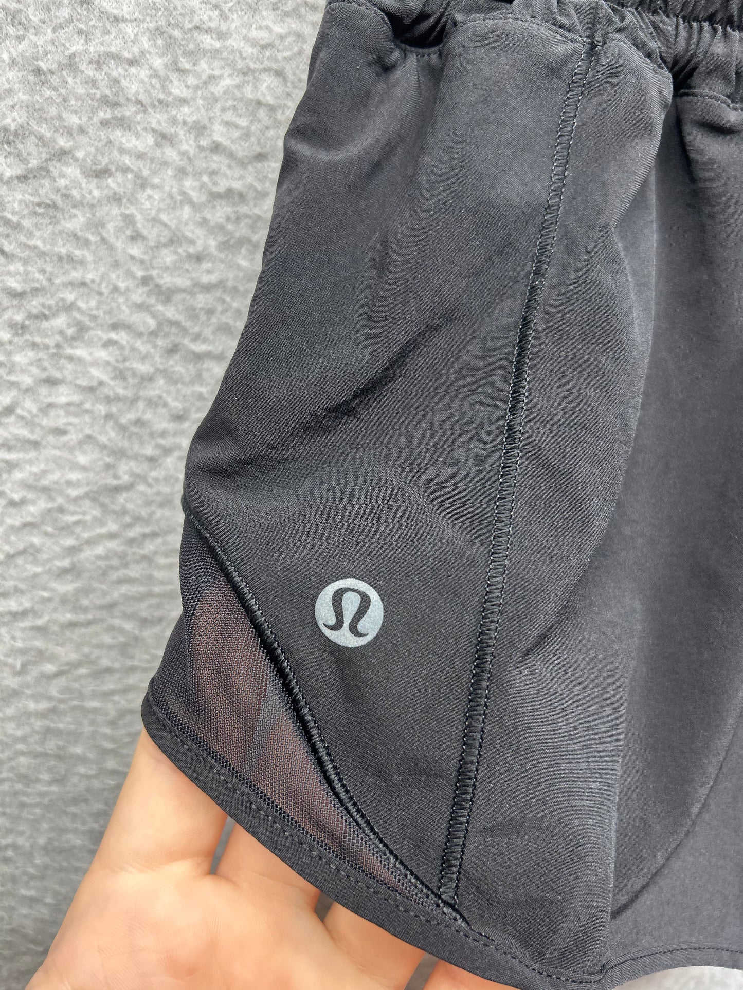 Lululemon Hotty Hot Short II 2.5" Size 4 Black