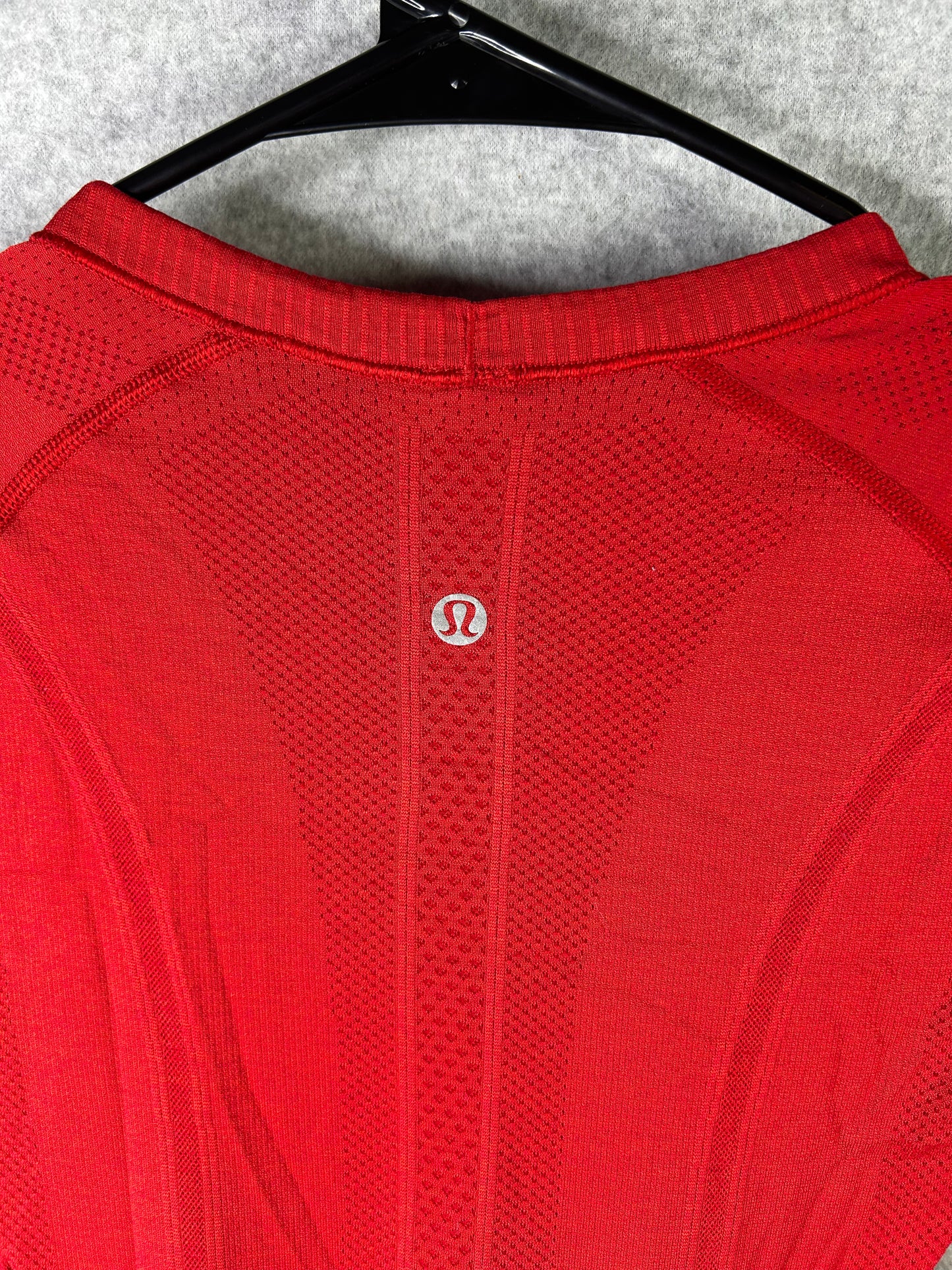 Lululemon Swiftly Tech Long Sleeve Crew Size 2 Red