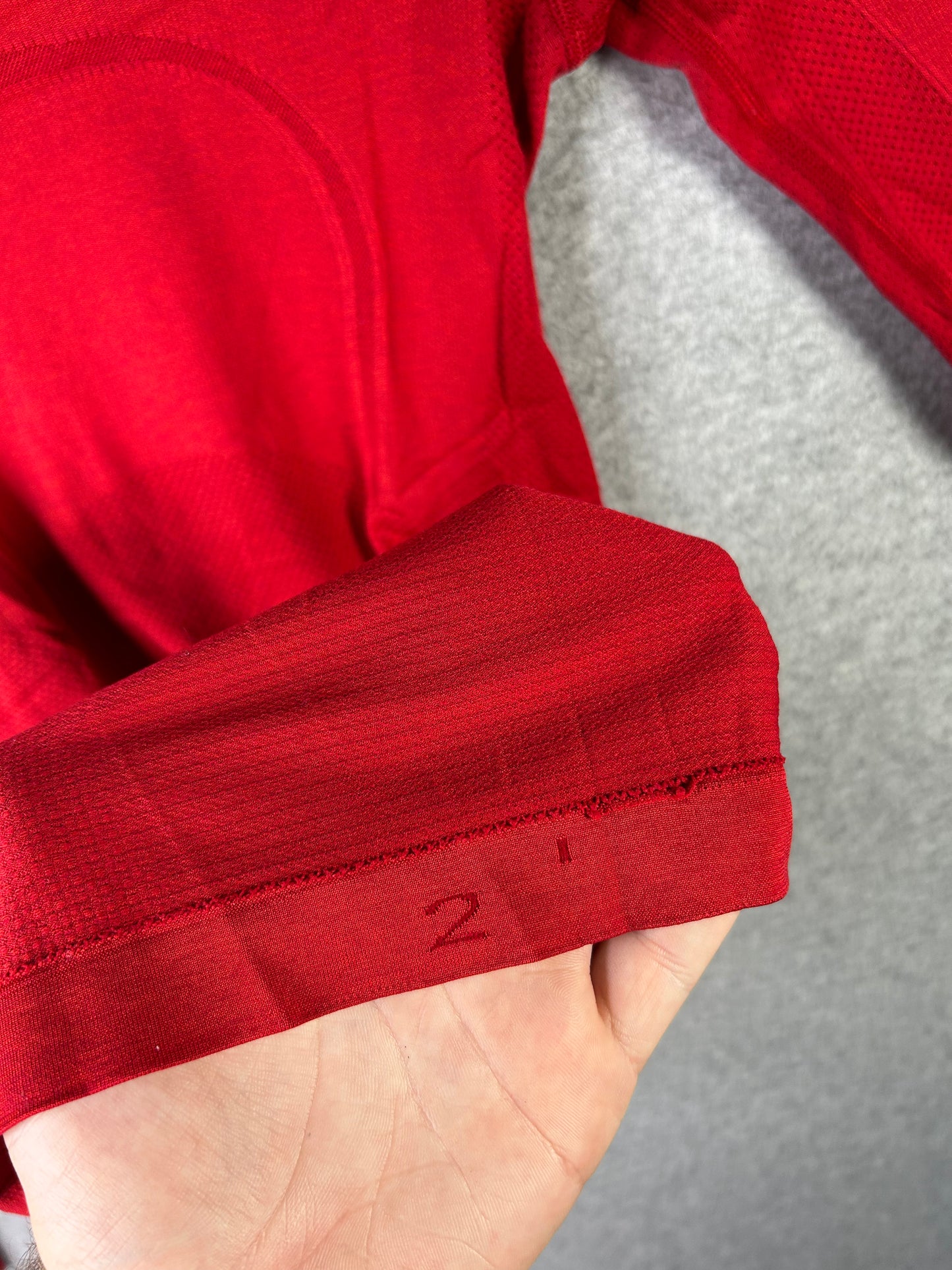 Lululemon Swiftly Tech Long Sleeve Crew Size 2 Red