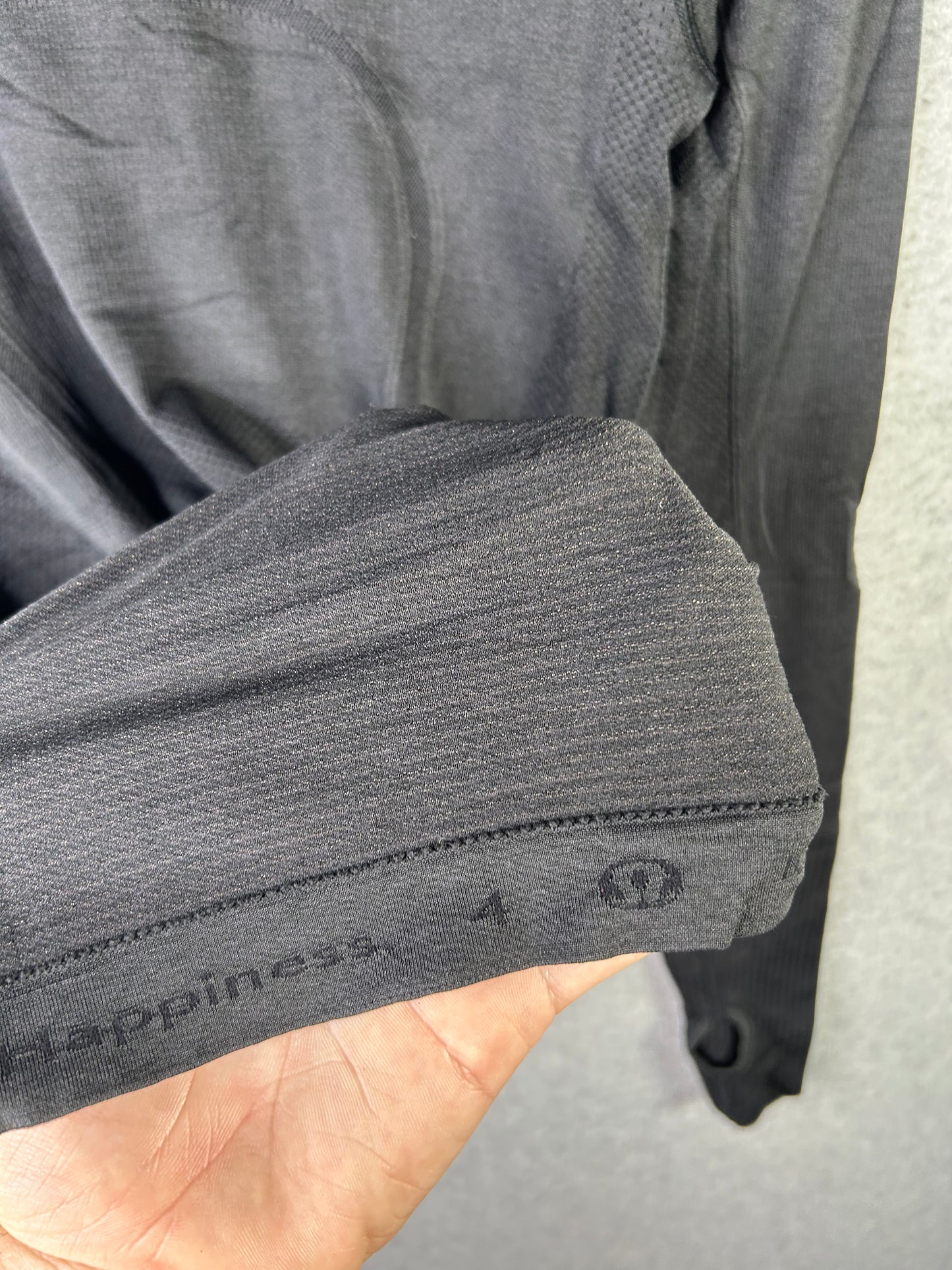 Lululemon Swiftly Tech Long Sleeve Crew Size 4 Black