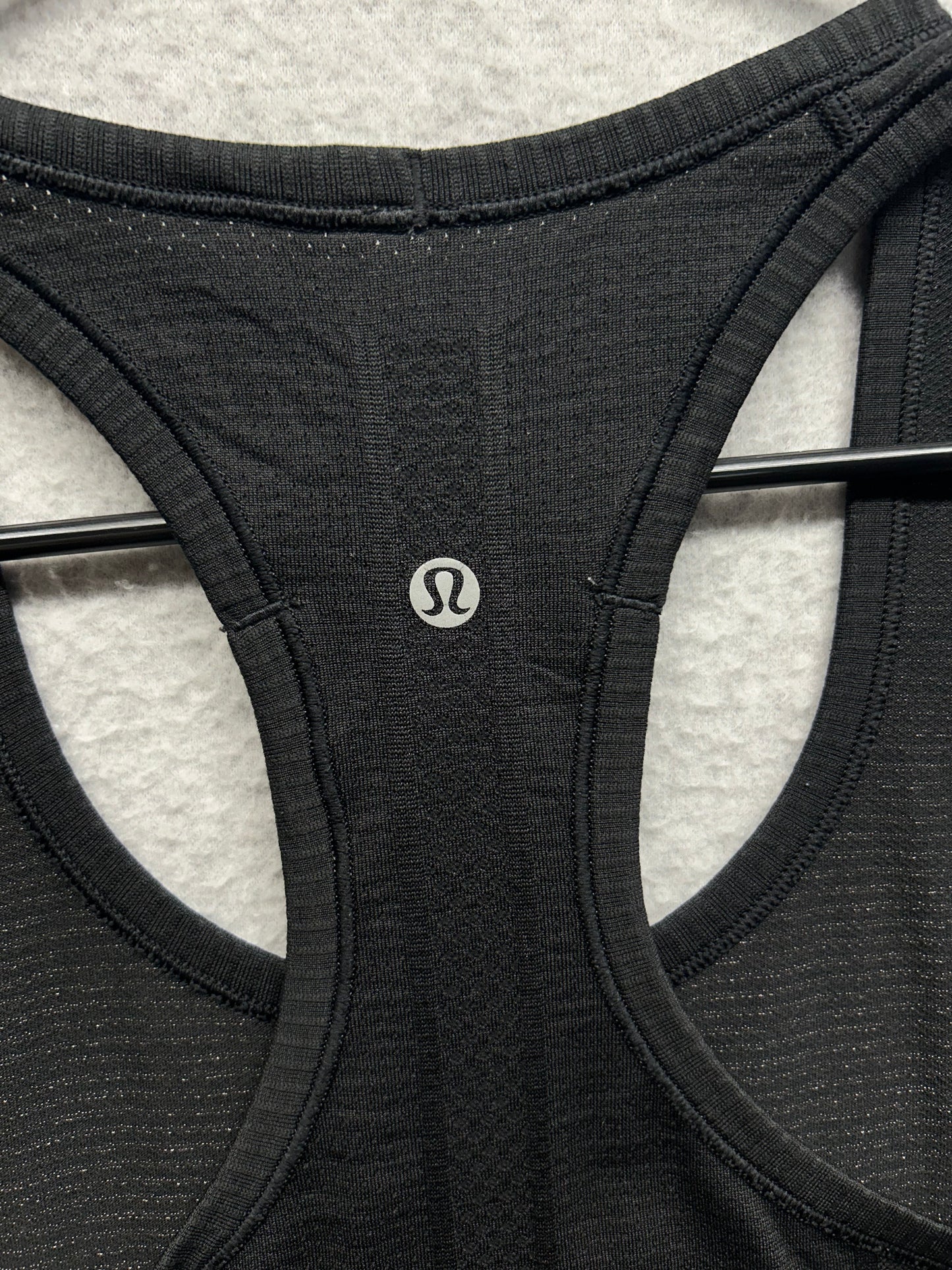 Lululemon Swiftly Tech Racerback 2.0 Size 6 Black