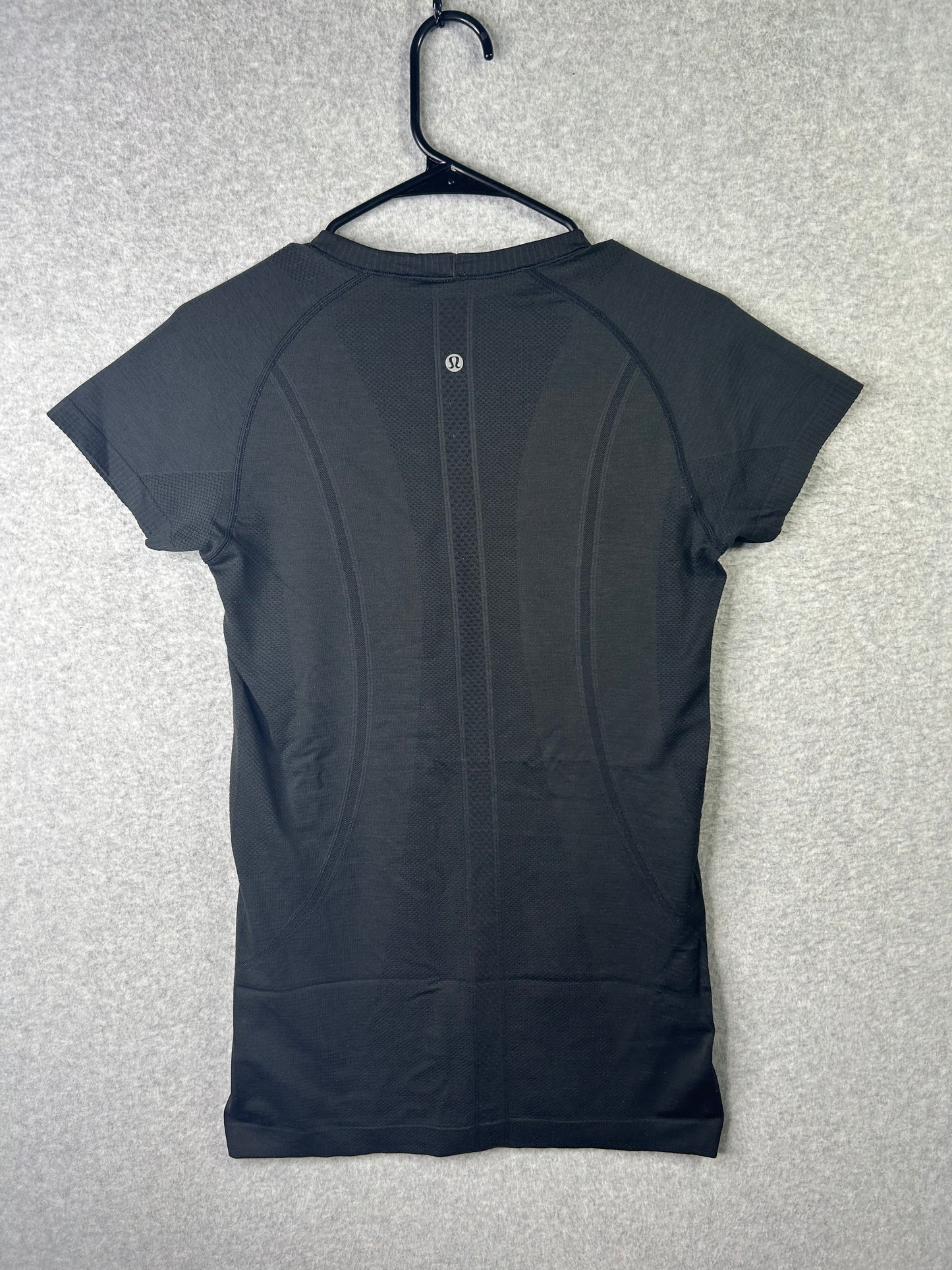 Lululemon Swiftly Tech Short Sleeve Crew Size 8 Black