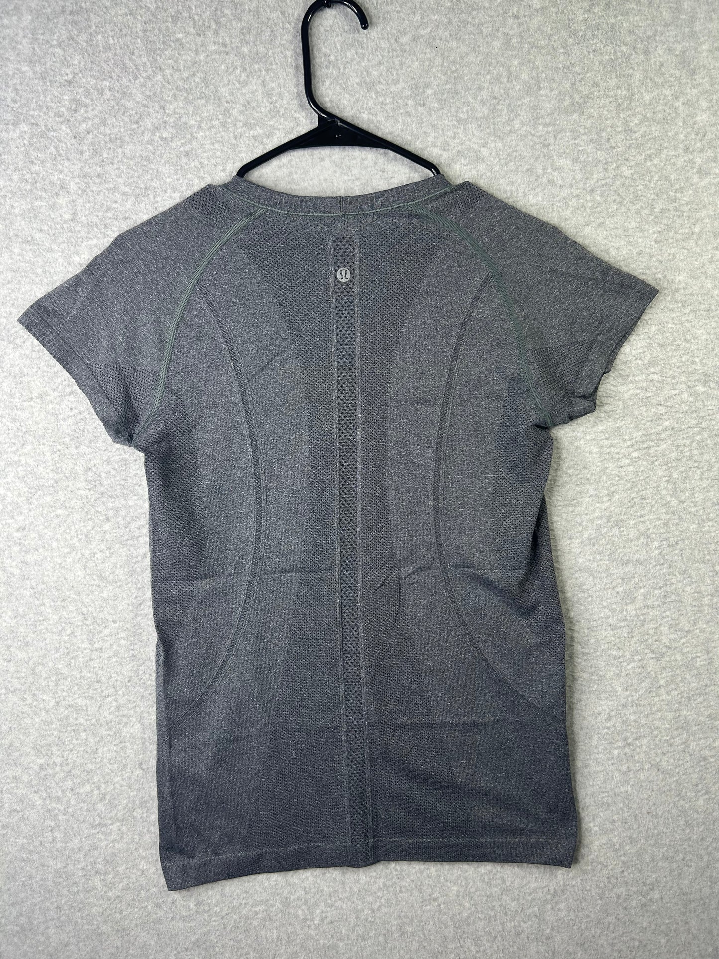 Lululemon Swiftly Tech Short Sleeve Crew Size 8 Heathered Slate