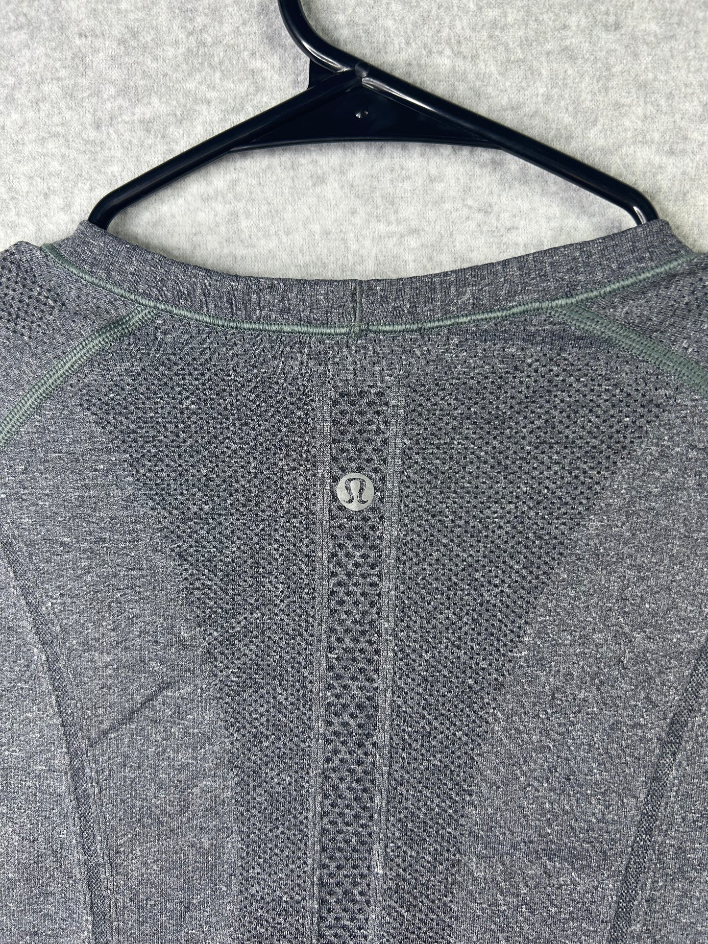 Lululemon Swiftly Tech Short Sleeve Crew Size 8 Heathered Slate