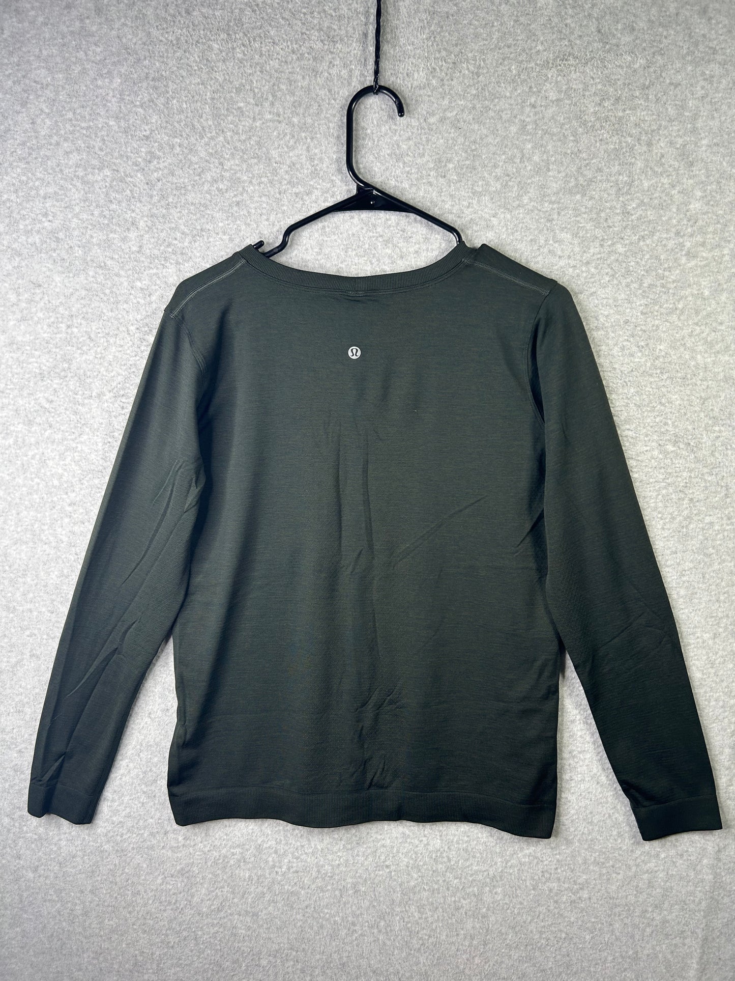 Lululemon Swiftly Tech Long Sleeve Crew Size 8 Brave Olive