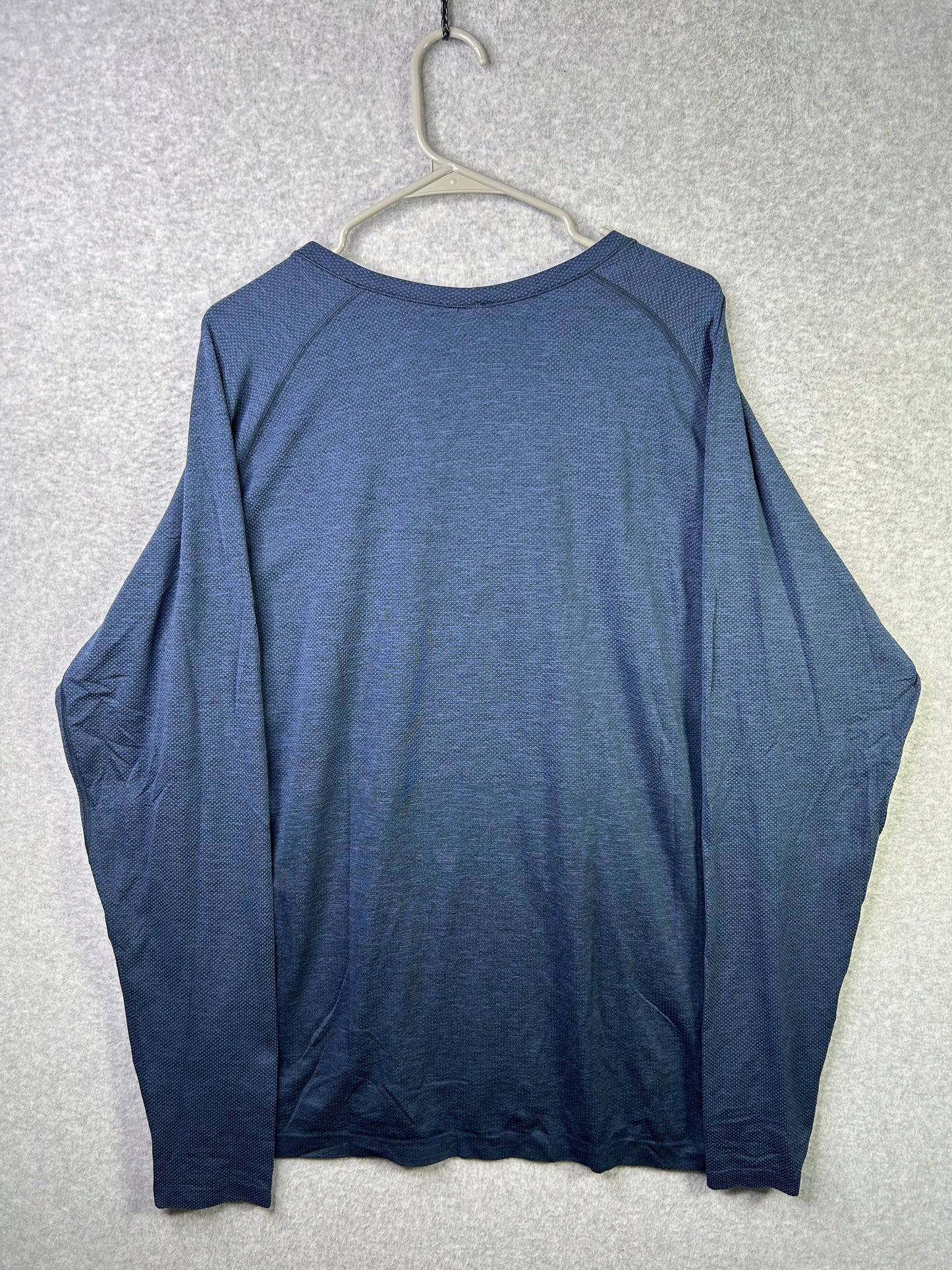Lululemon Metal Vent Tech Long Sleeve Size 2XL Dark Royal Blue / Black