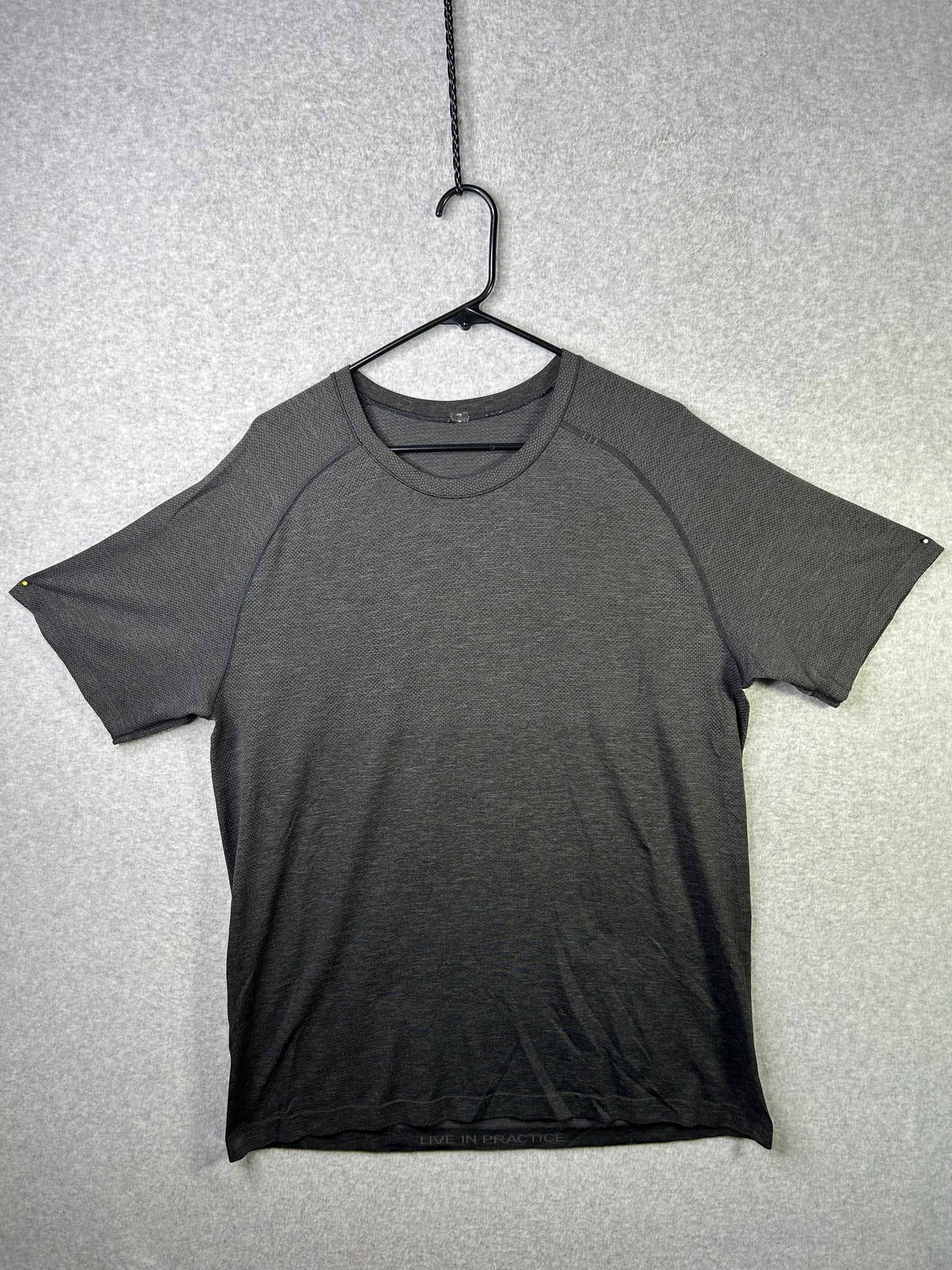 Lululemon Metal Vent Tech Short Sleeve 2.0 Size XL Gray / Black