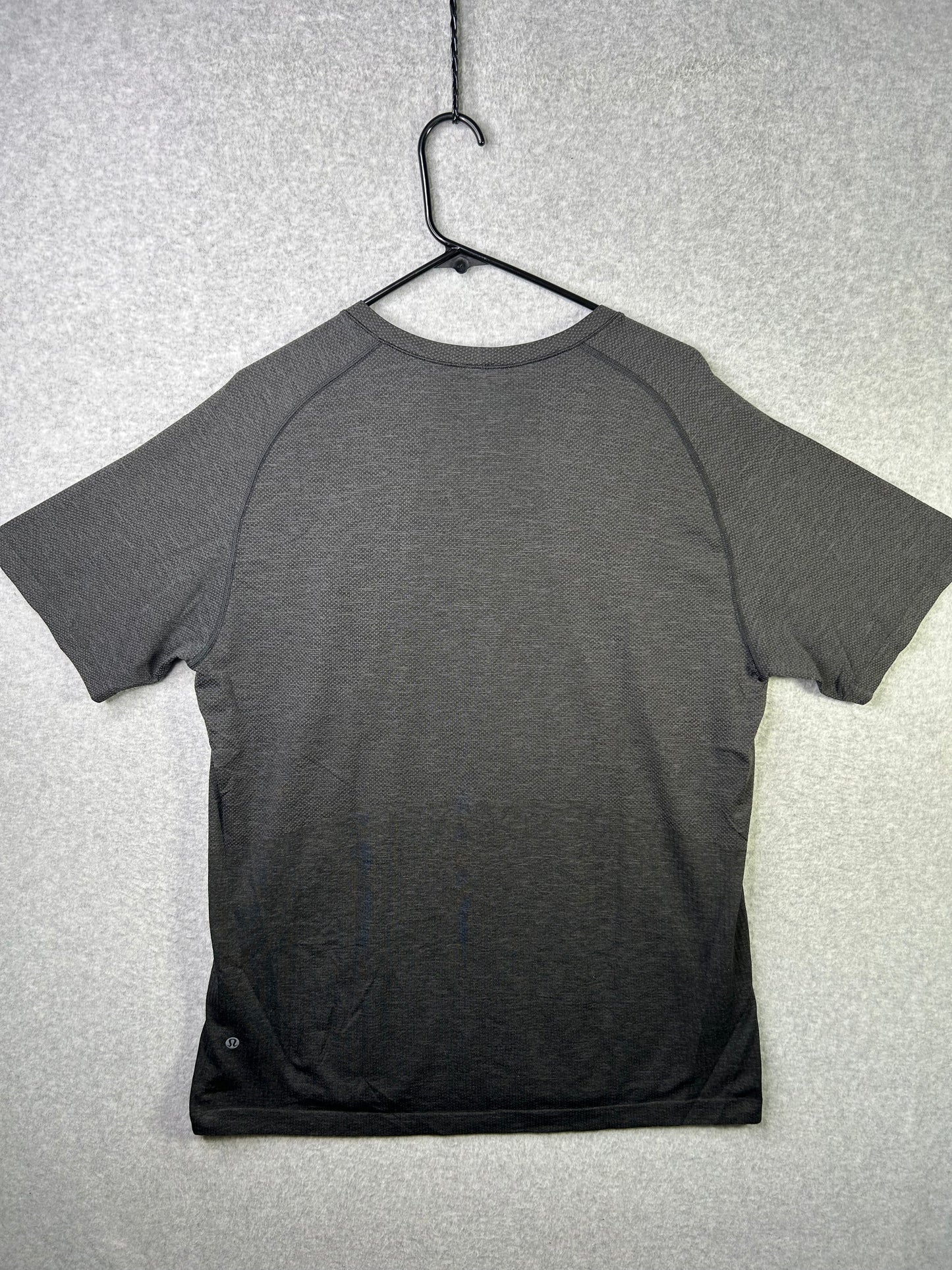 Lululemon Metal Vent Tech Short Sleeve 2.0 Size XL Gray / Black