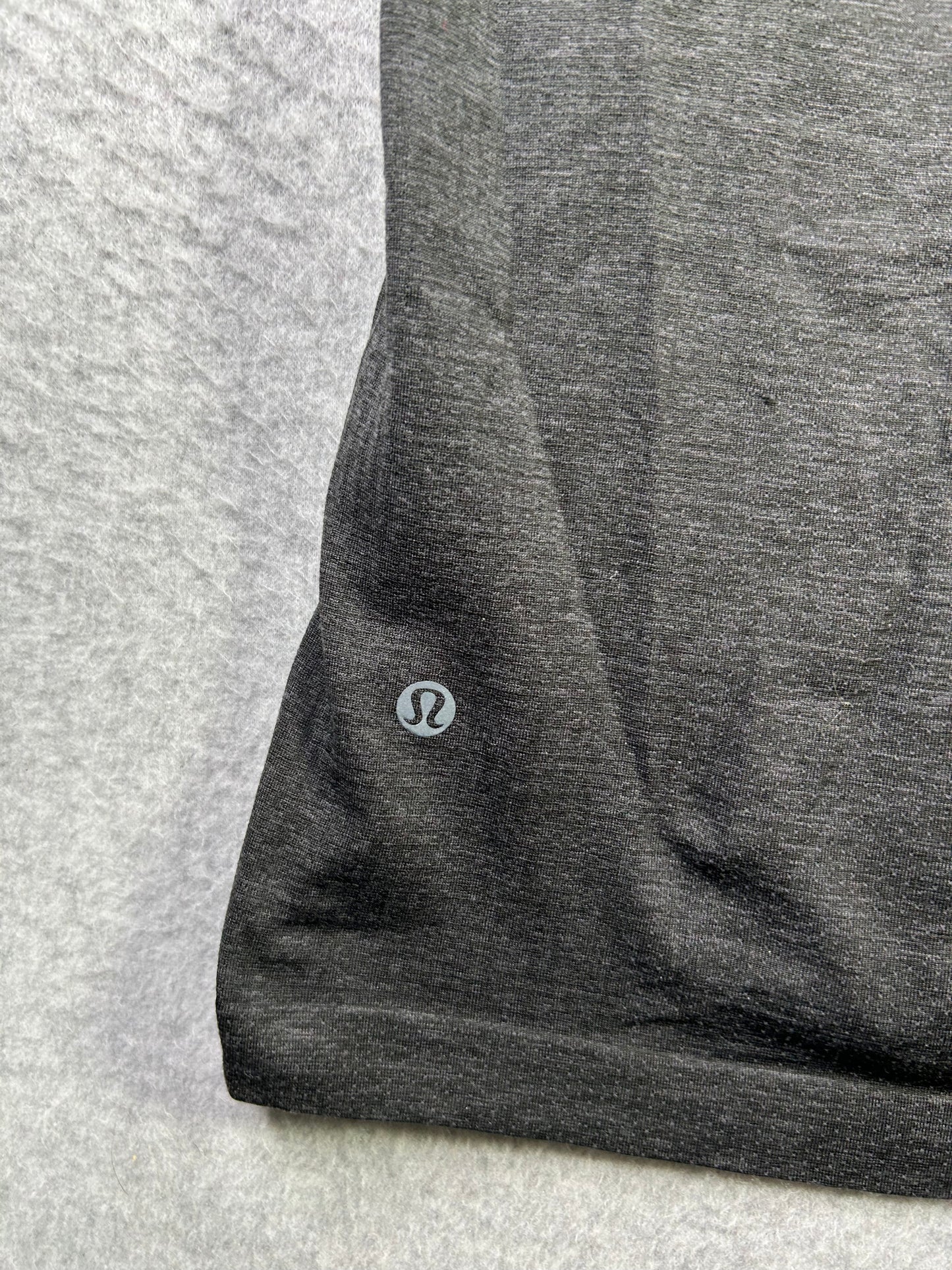 Lululemon Metal Vent Tech Short Sleeve 2.0 Size XL Gray / Black