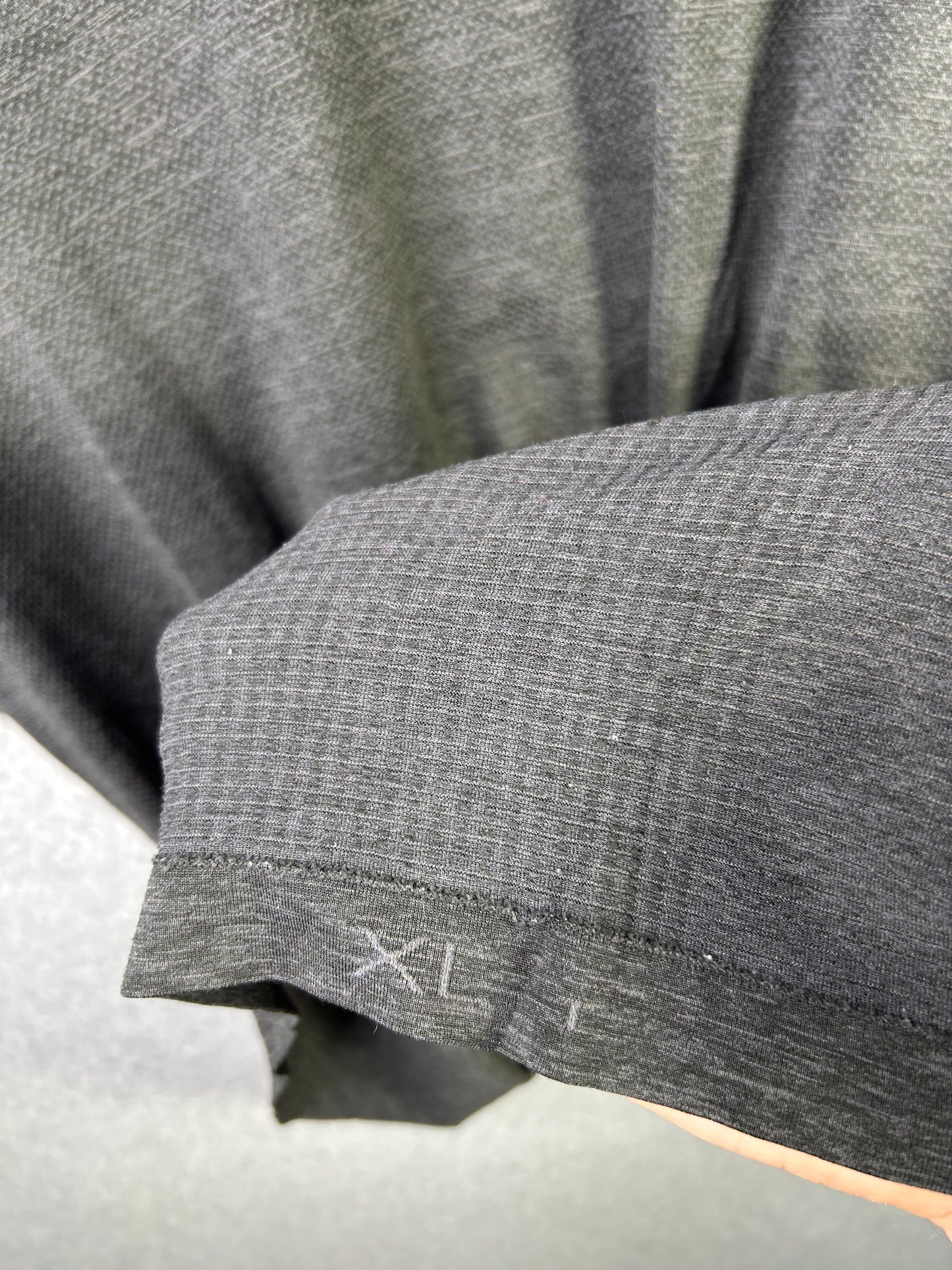 Lululemon Metal Vent Tech Short Sleeve 2.0 Size XL Gray / Black