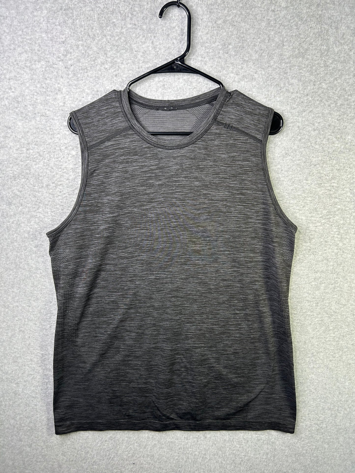 Lululemon Metal Vent Tech Surge Tank Size Large Gray / Black