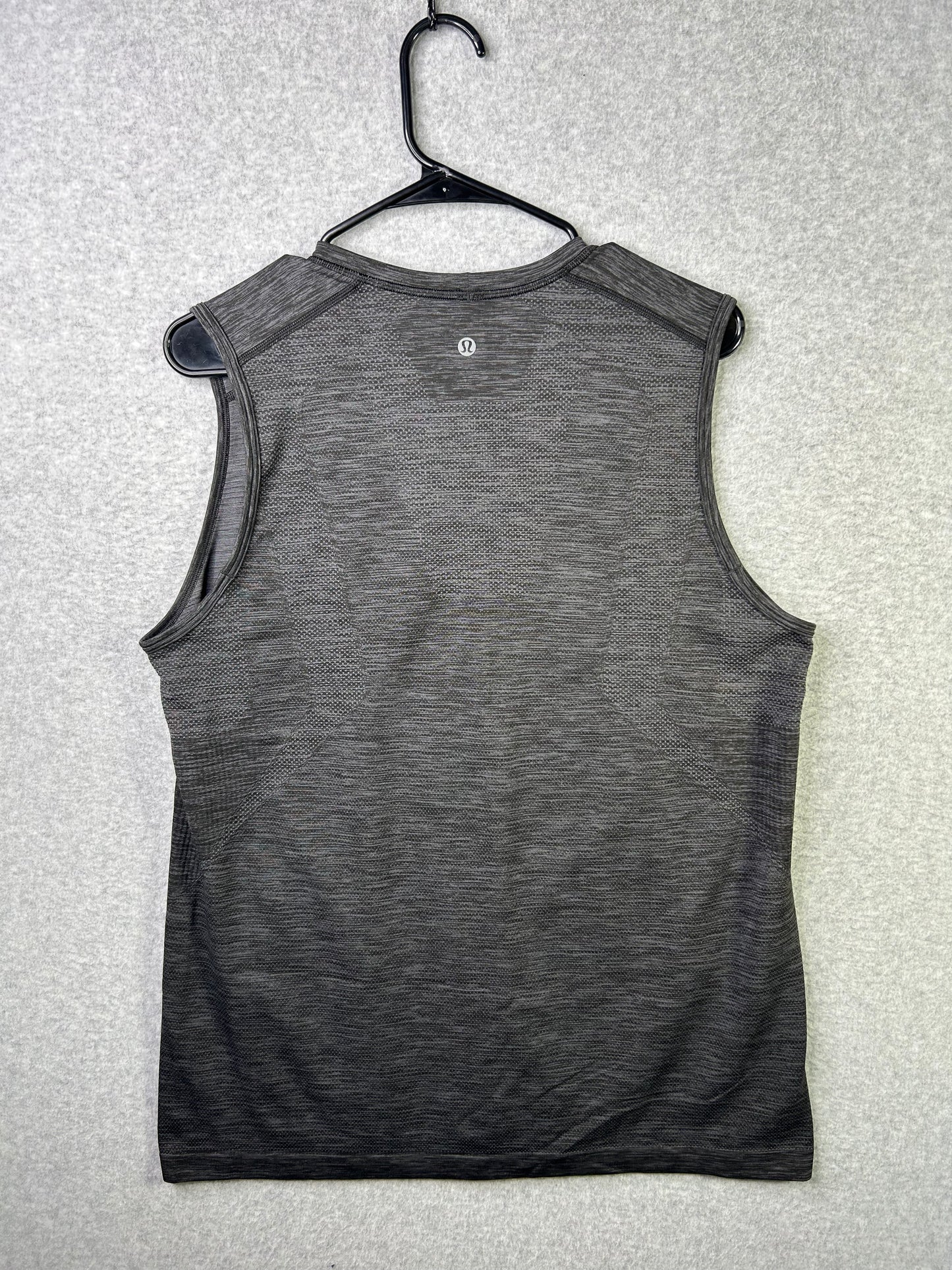 Lululemon Metal Vent Tech Surge Tank Size Large Gray / Black