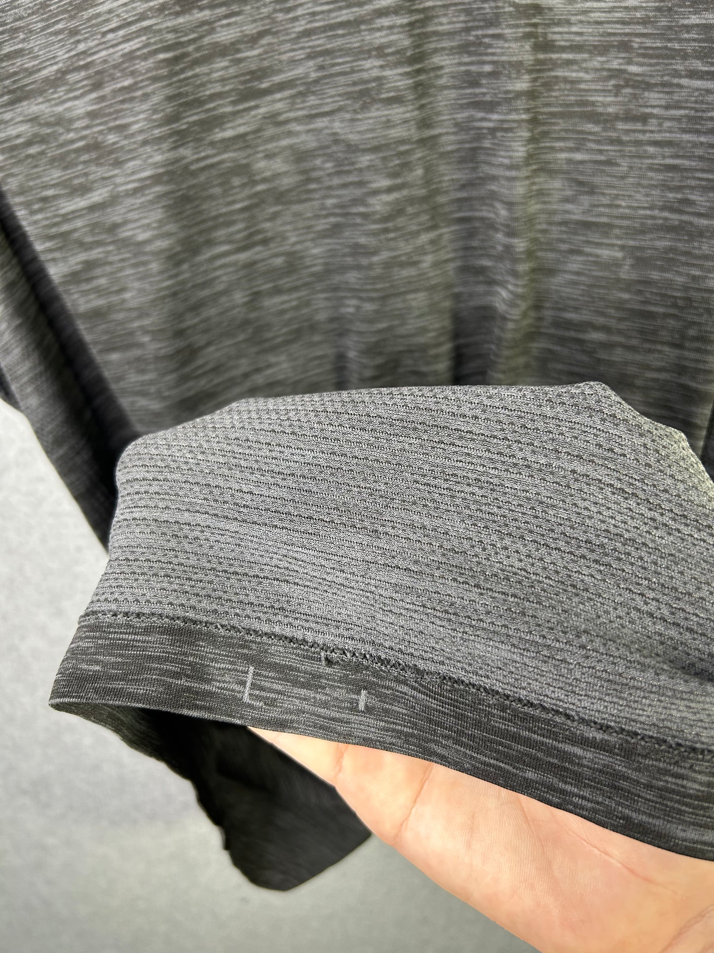 Lululemon Metal Vent Tech Surge Tank Size Large Gray / Black