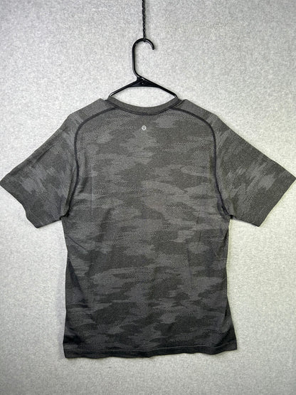 Lululemon Metal Vent Tech Short Sleeve Size Large Black Camo