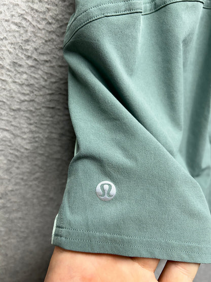 Lululemon Lightweight High-Rise Relaxed Short 3" Size 10 Crater Blue | Sea Mist