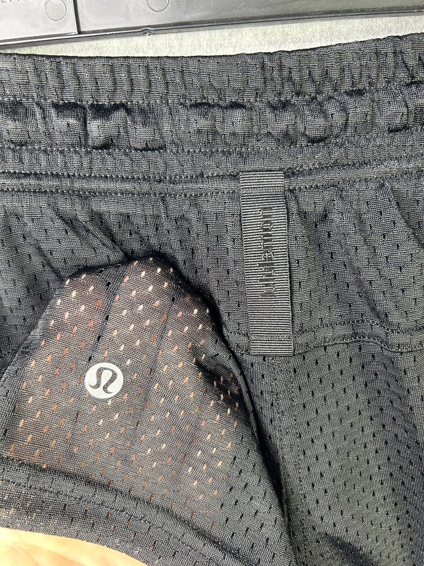 Lululemon Relaxed-Fit Mesh Training Short 8" Size 6 Black