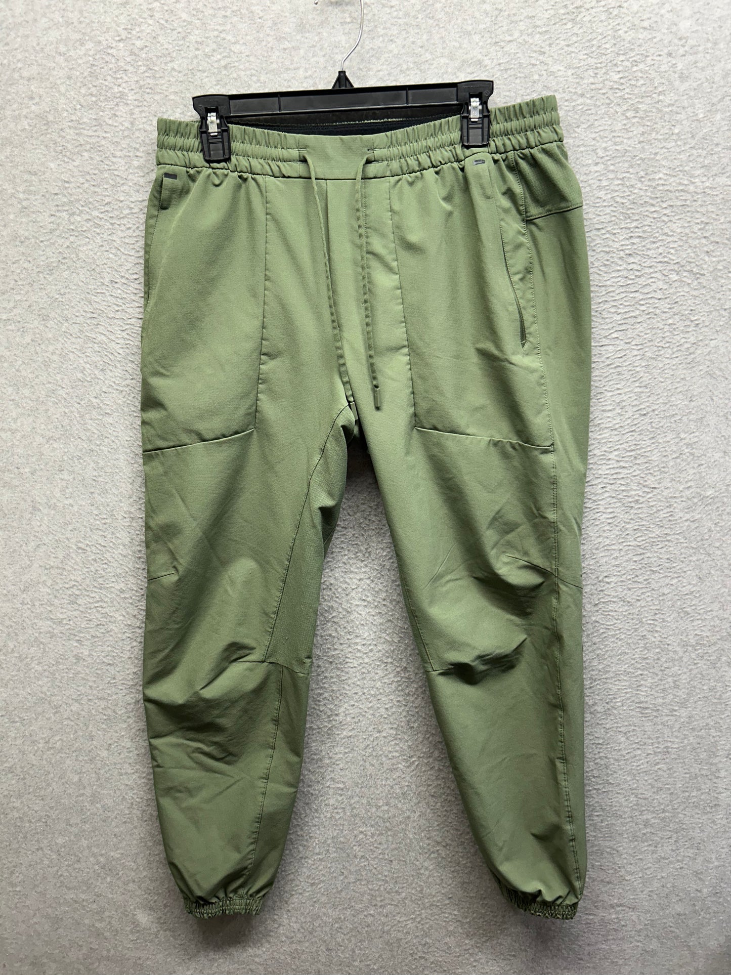Lululemon License to Train Jogger Size Large Green