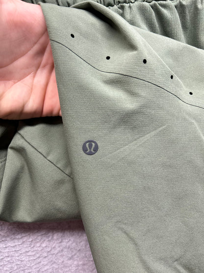 Lululemon License to Train Jogger Size Large Green