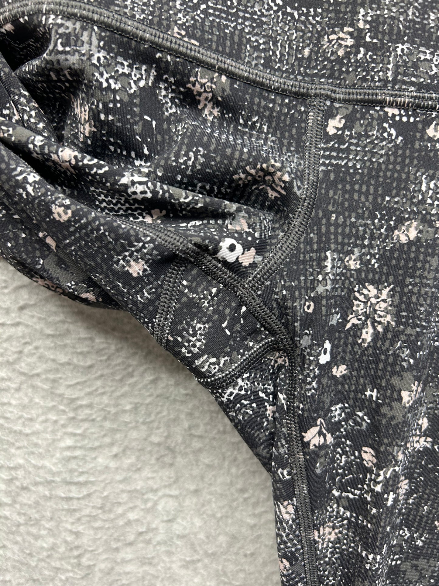 Lululemon Wunder Under Crop II Roll Down Scallop Luxtreme 24" Size 4 Floral Spritz Multi