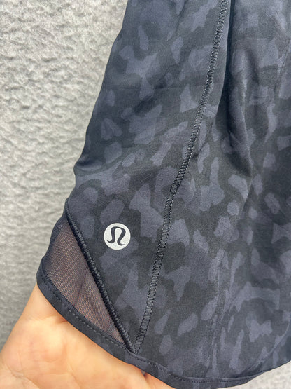 Lululemon Hotty Hot Short II 4" Size 2 Formation Camo Deep Coal Multi