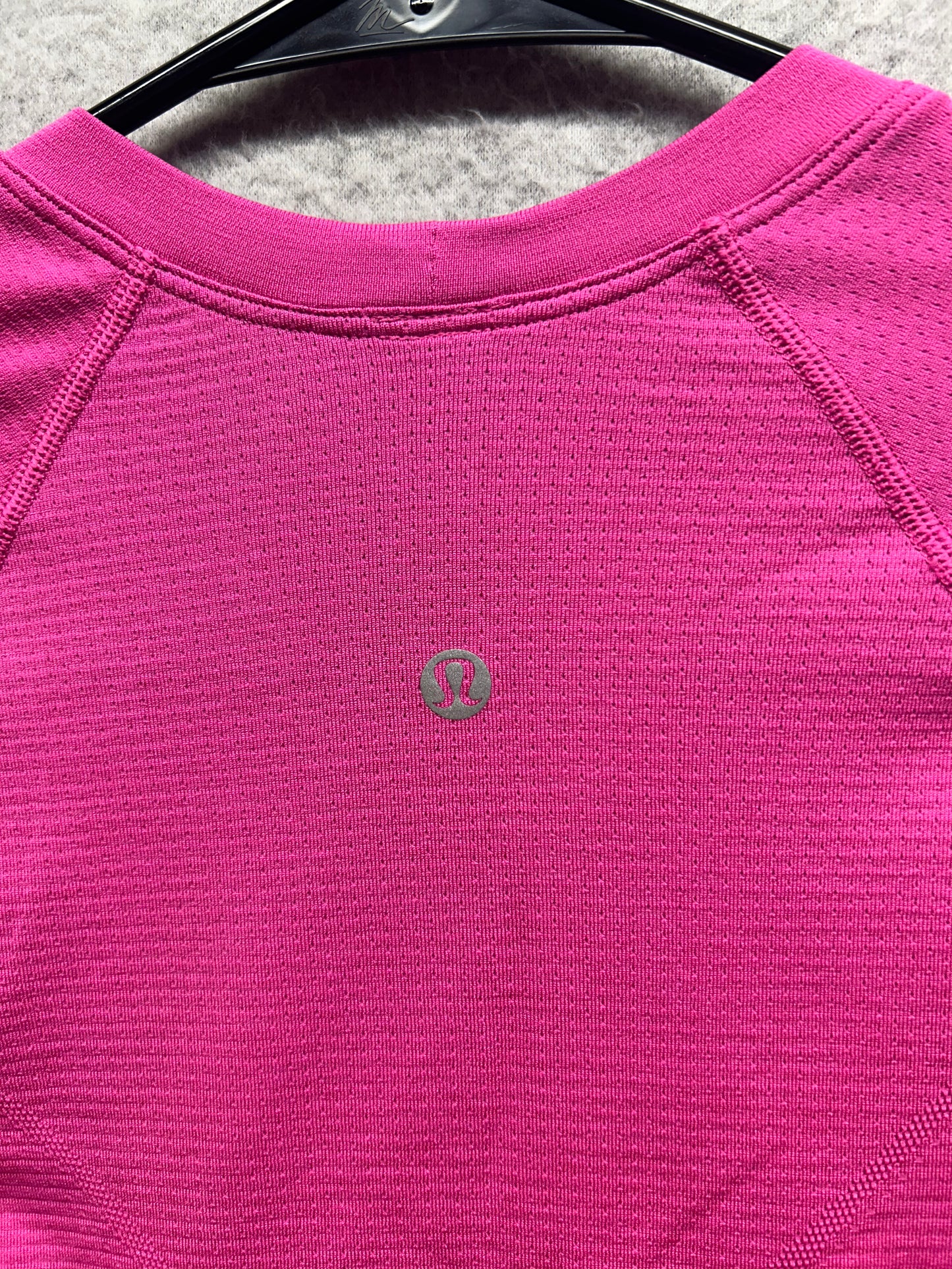 Lululemon Swiftly Tech Cropped Long-Sleeve Shirt 2.0 Size 2 Sonic Pink
