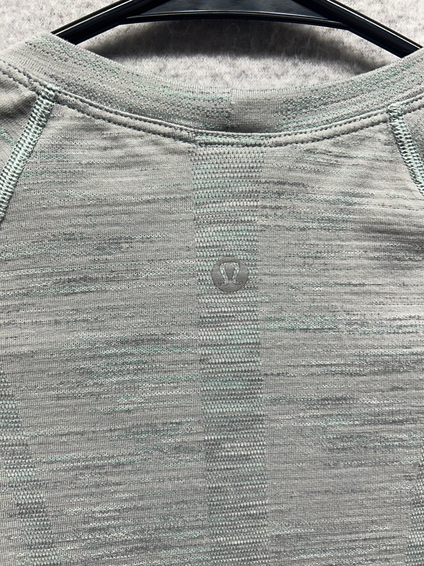 Lululemon Swiftly Tech Long Sleeve Crew Size 4 Heathered Multi Gray