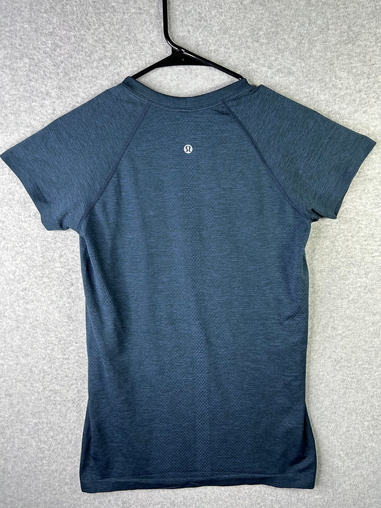 Lululemon Swiftly Tech Short Sleeve Crew Size 8 Cerulean Blue