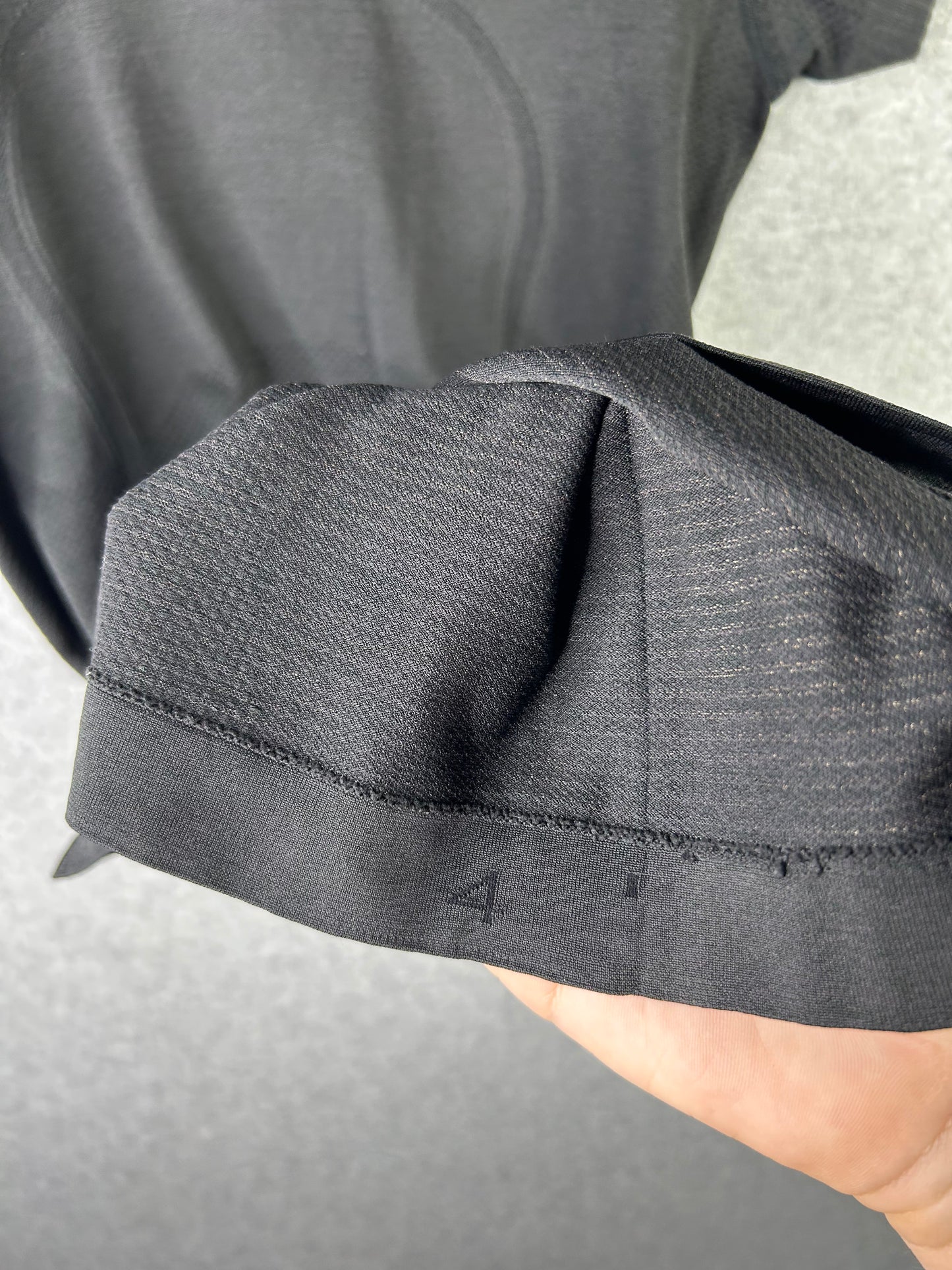 Lululemon Swiftly Tech Short Sleeve Crew Size 4 Black