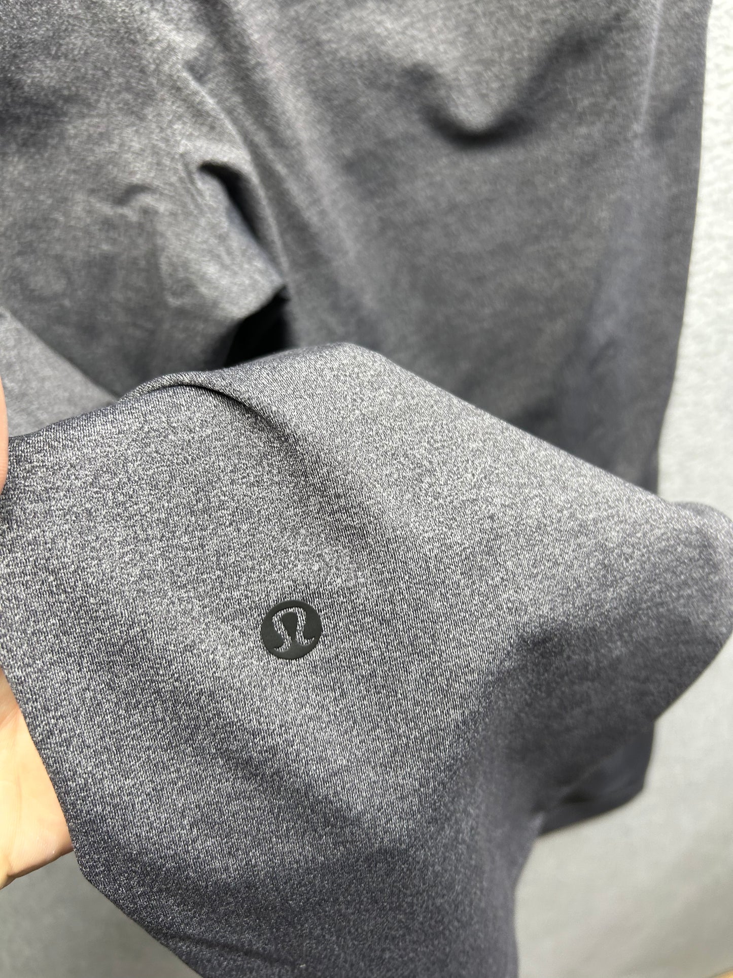 Lululemon On the Fly Crop 23" Size 6 Heathered Gray