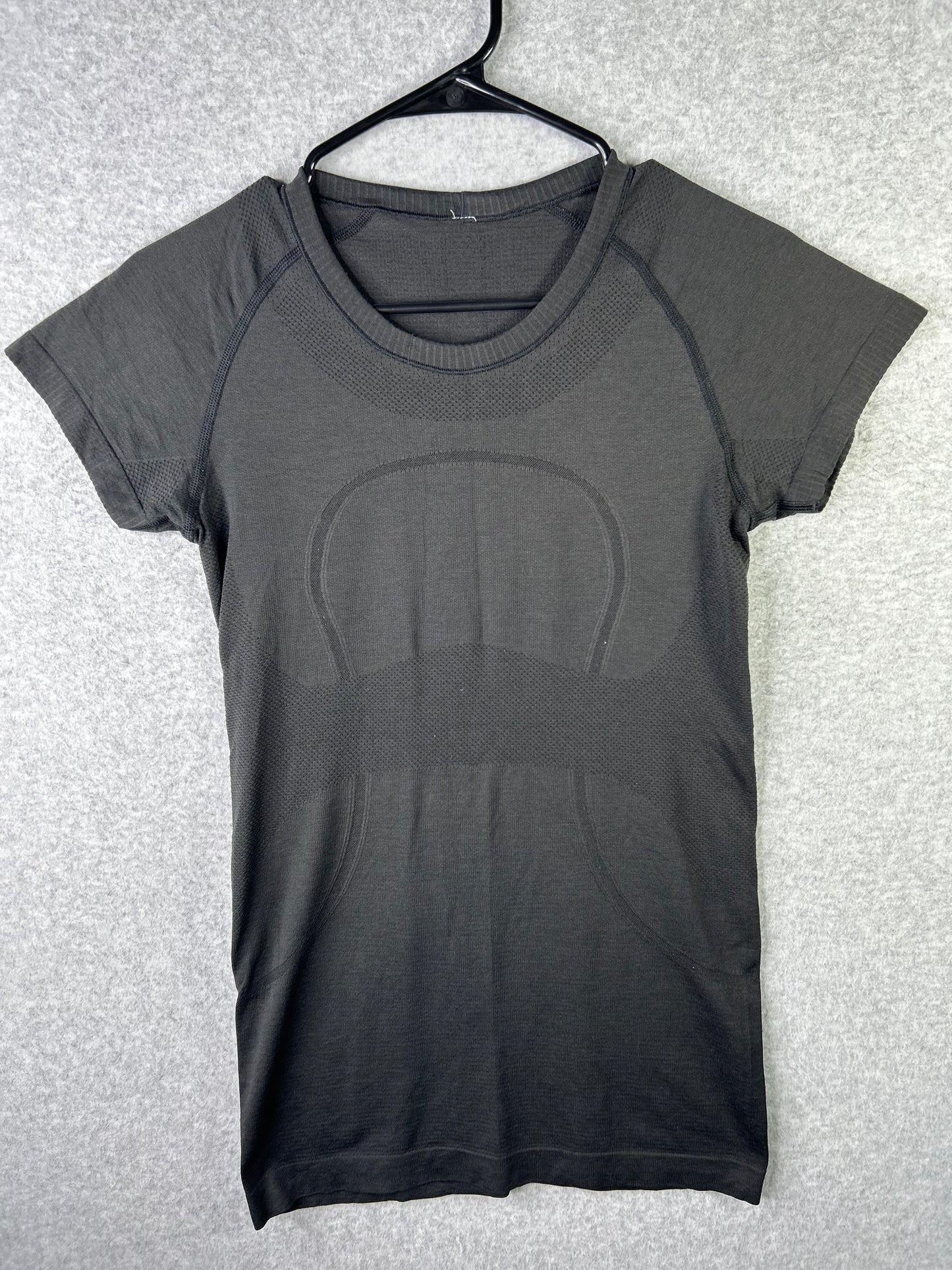 Lululemon Swiftly Tech Short Sleeve Crew Size 6 Black