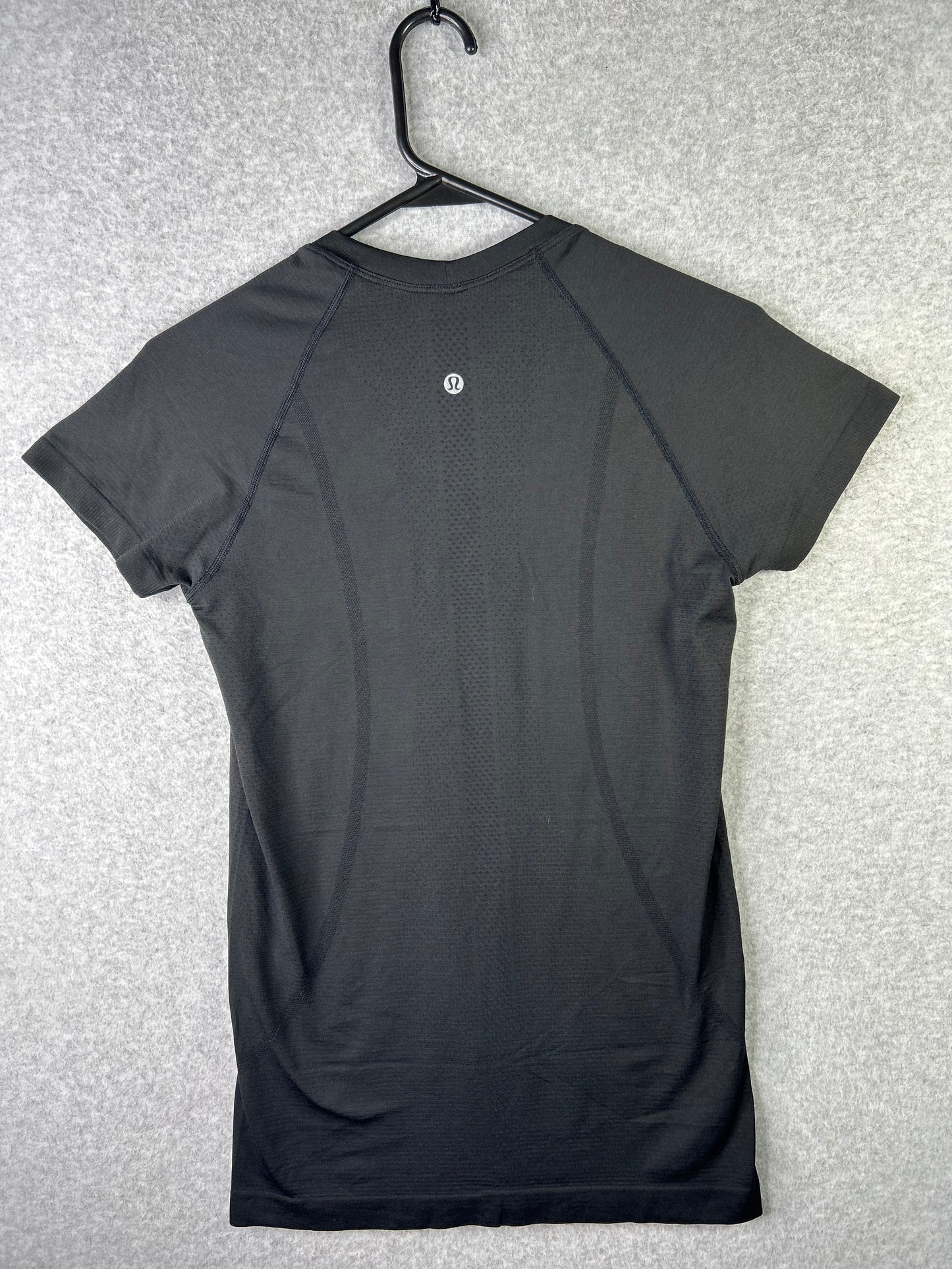Lululemon Swiftly Tech Short Sleeve Crew Size 6 Black