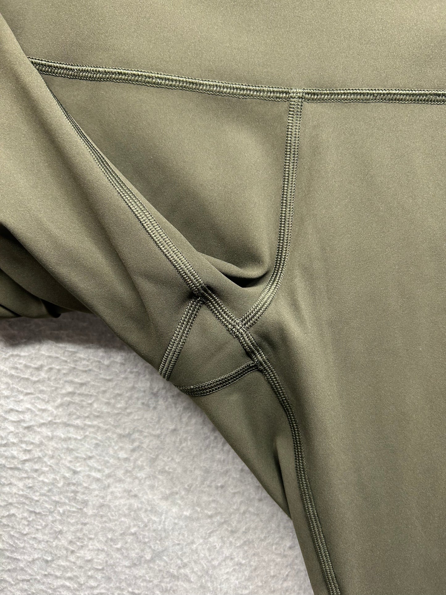 Lululemon Wunder Under Crop Hi-Rise  Luxtreme 21" Size 8 Dark Olive