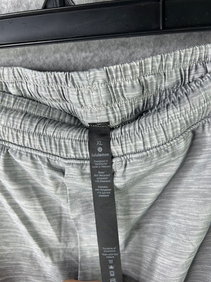 Lululemon Pace Breaker Short Linerless 7" Size XL Heather Allover Sea Salt Light Cast