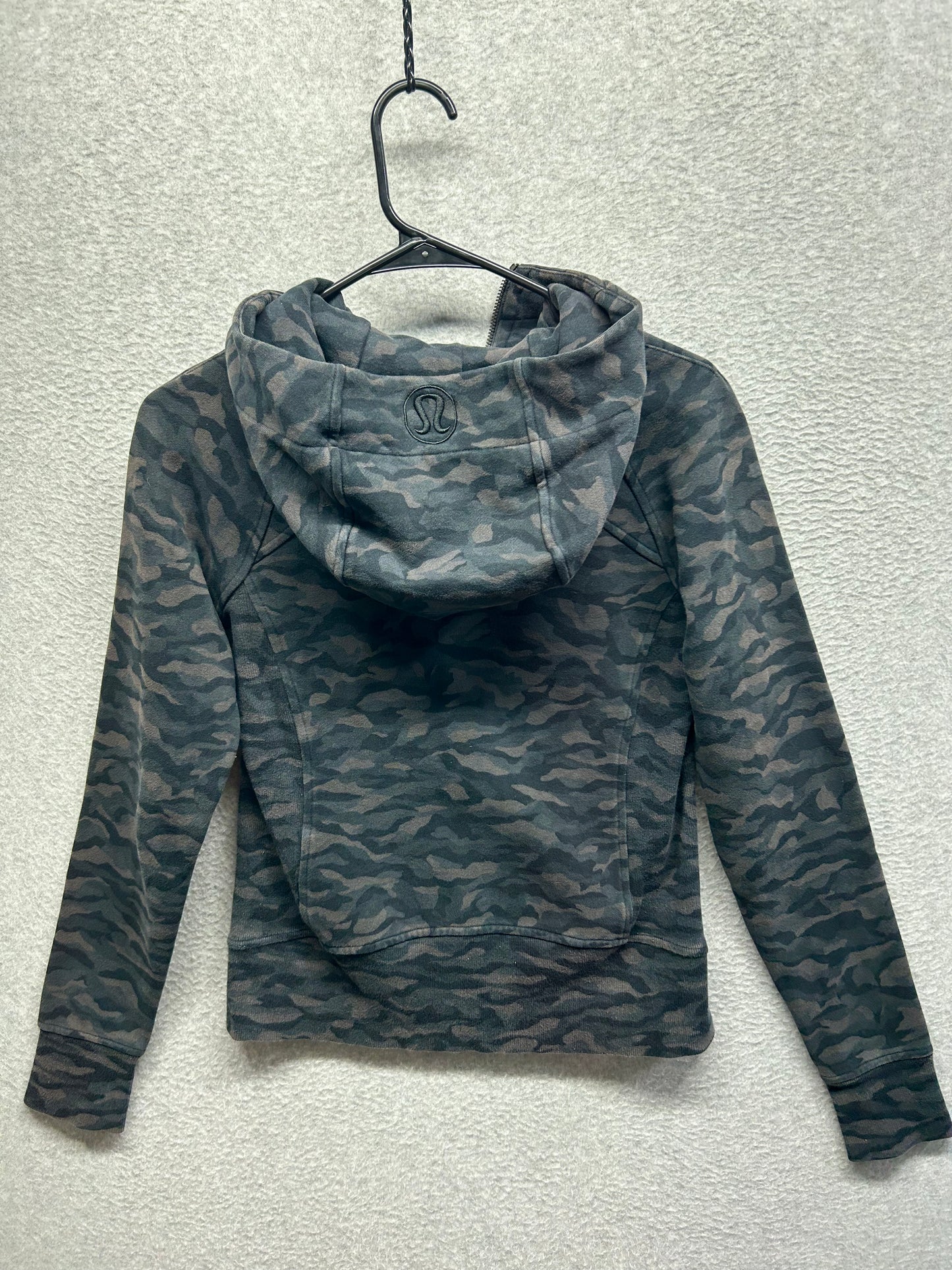 Lululemon Scuba Hoodie Size 4 Sequoia Camo Print Deep Coal Black