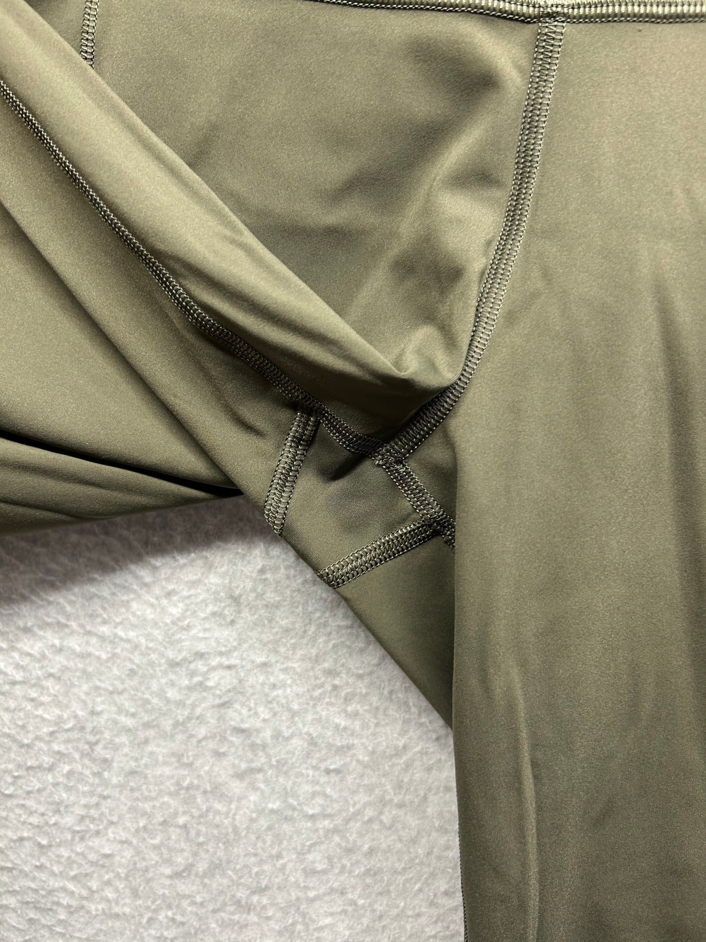 Lululemon Fast & Free Crop II Nulux 19" Size 8 Dark Olive